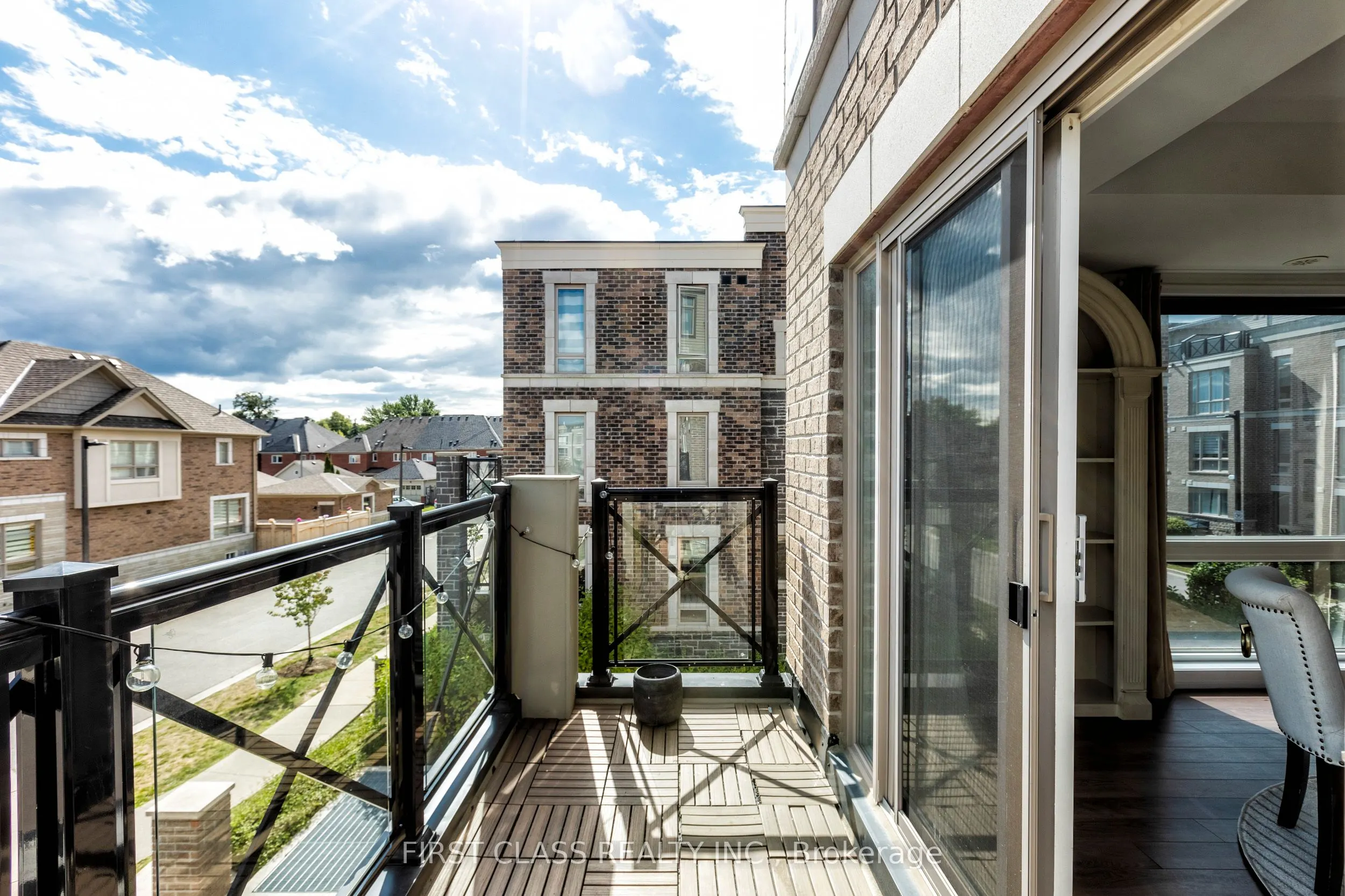 65 Lindcrest Manor, #1102