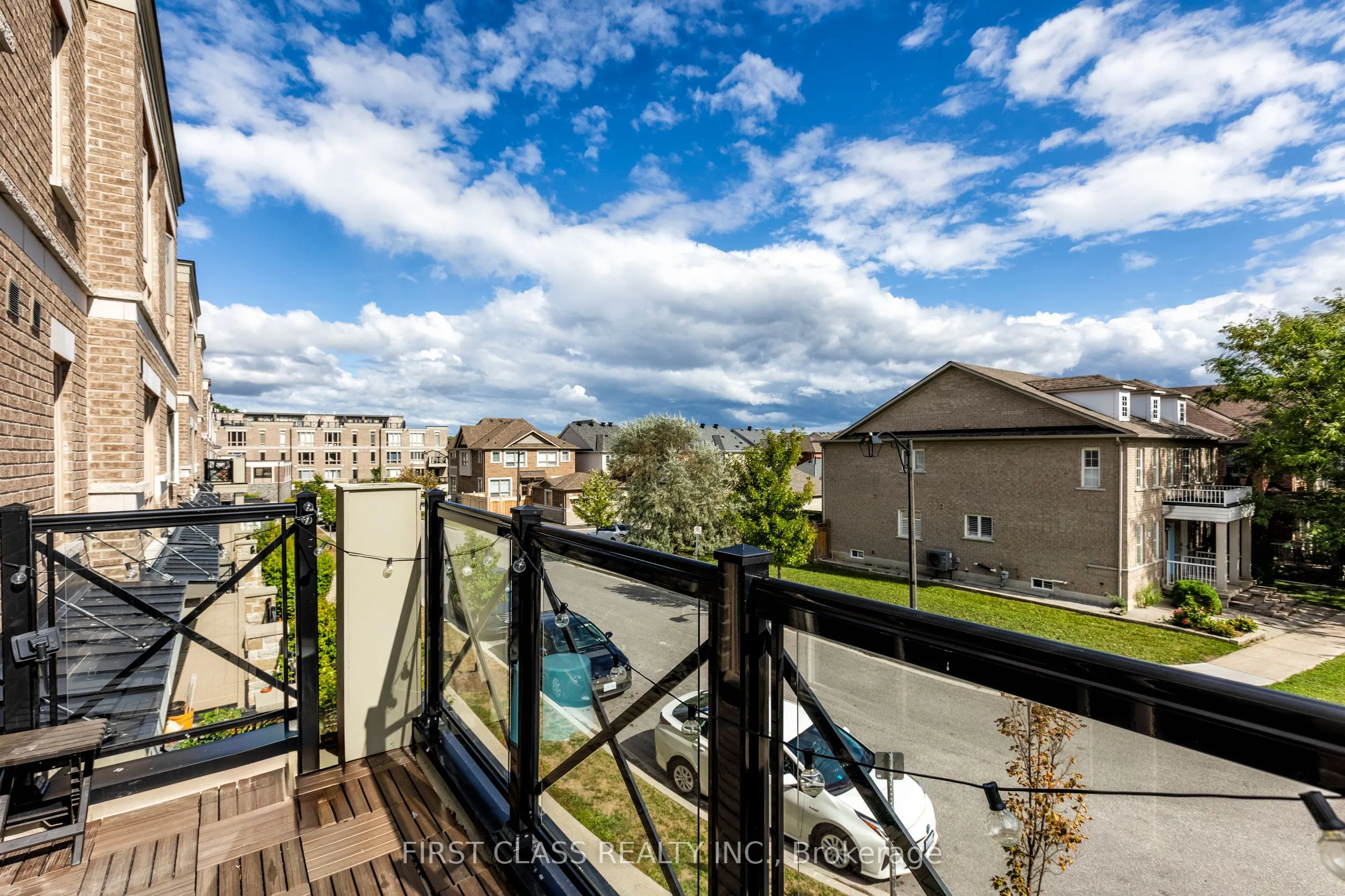 65 Lindcrest Manor, #1102