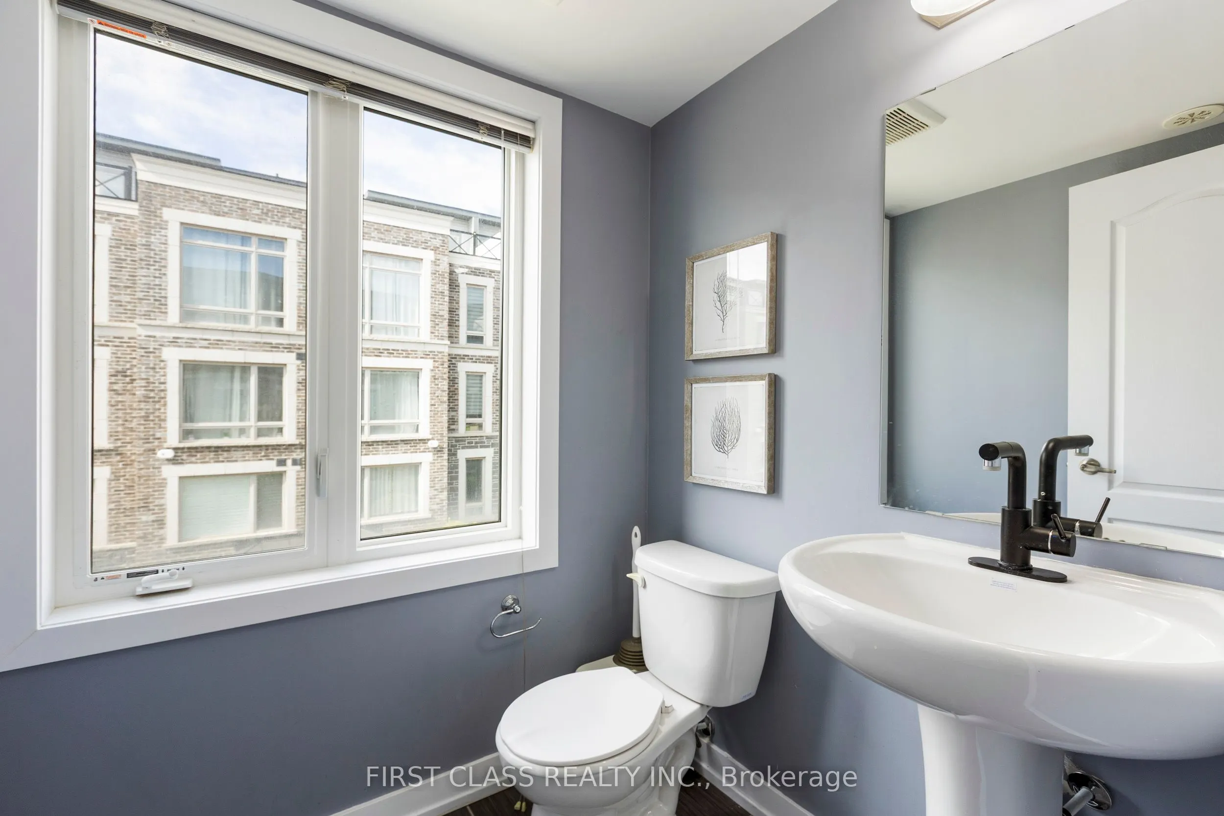 65 Lindcrest Manor, #1102