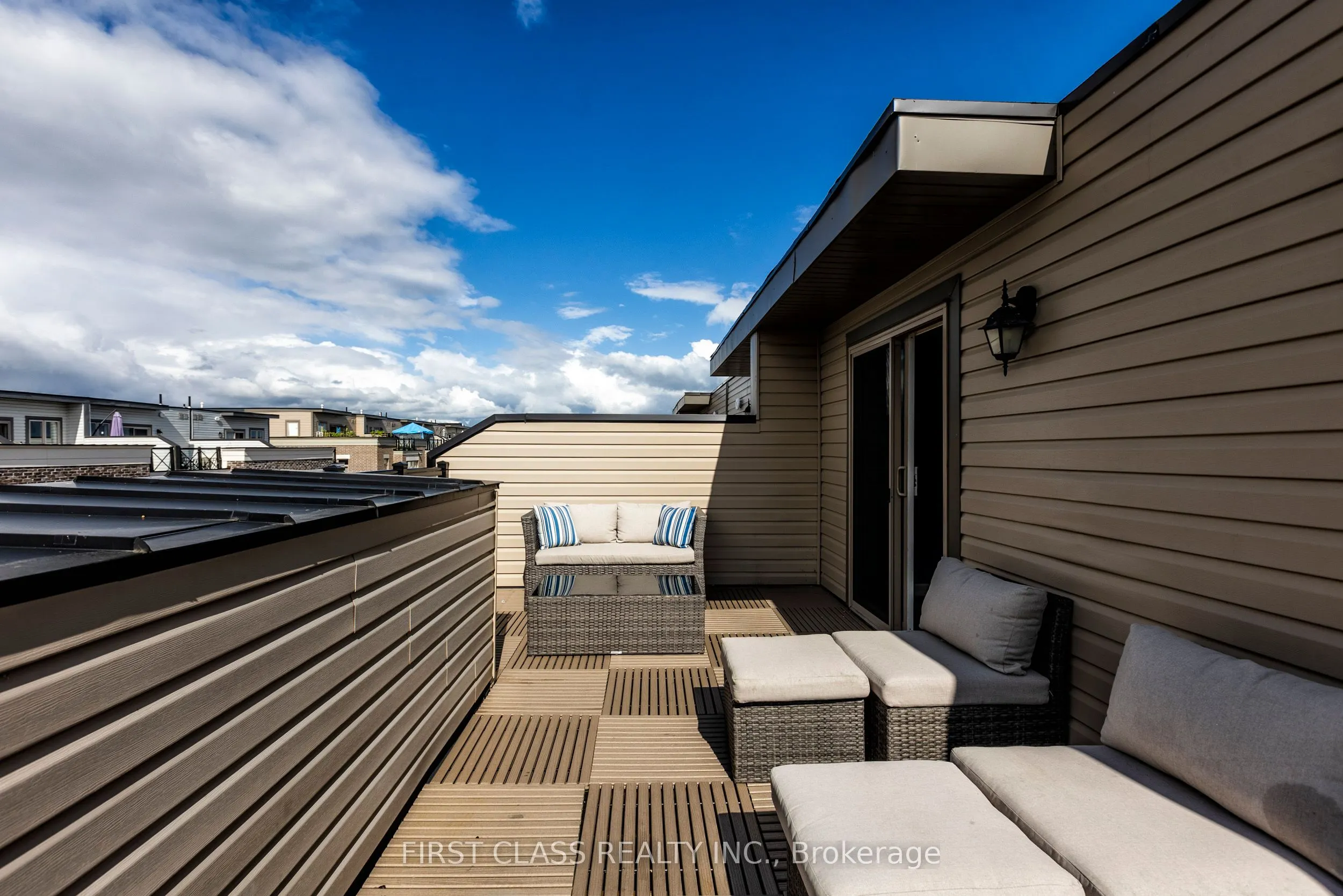 65 Lindcrest Manor, #1102