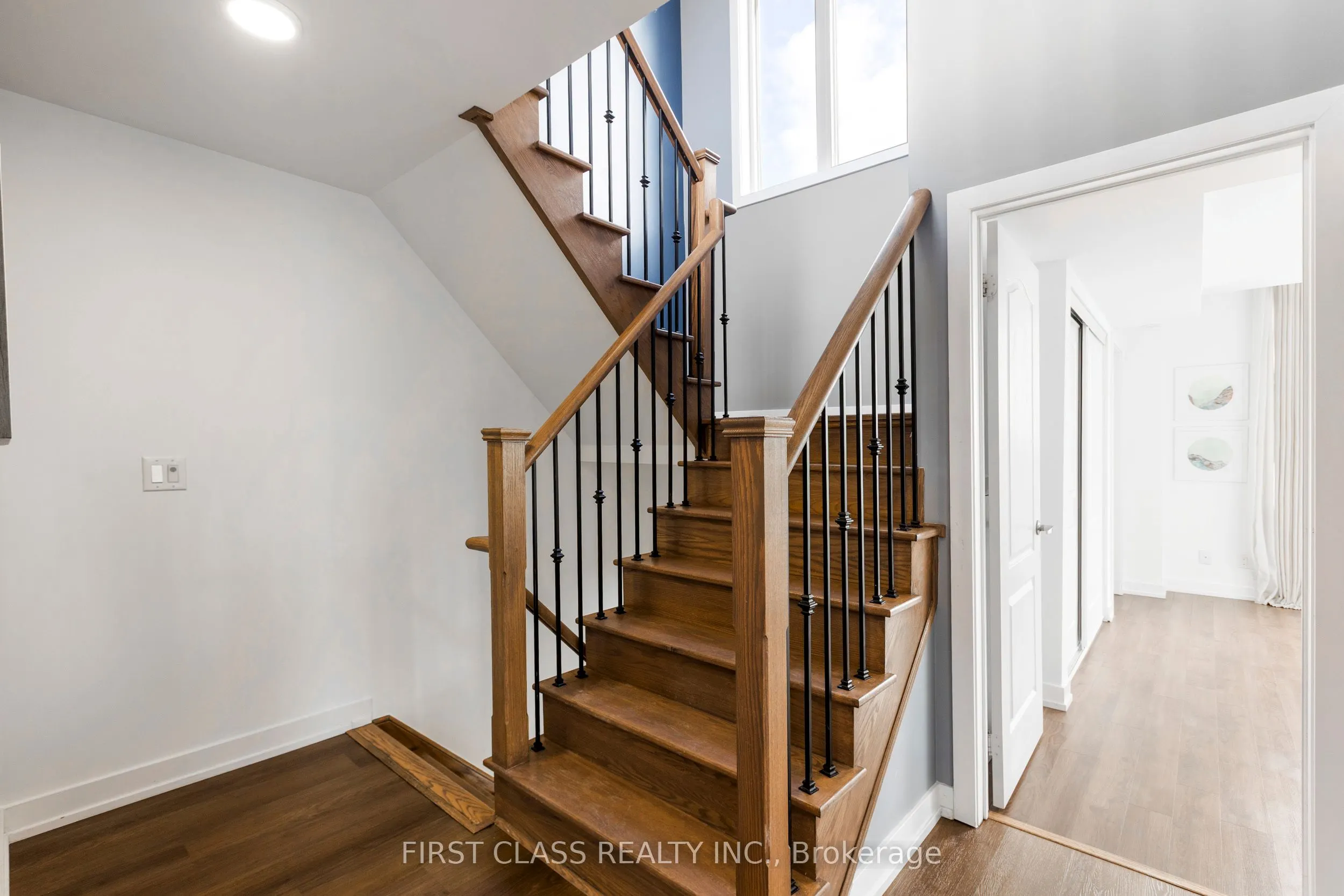 65 Lindcrest Manor, #1102