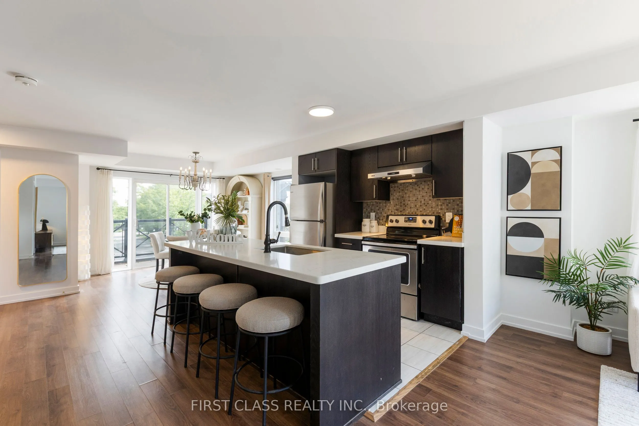 65 Lindcrest Manor, #1102