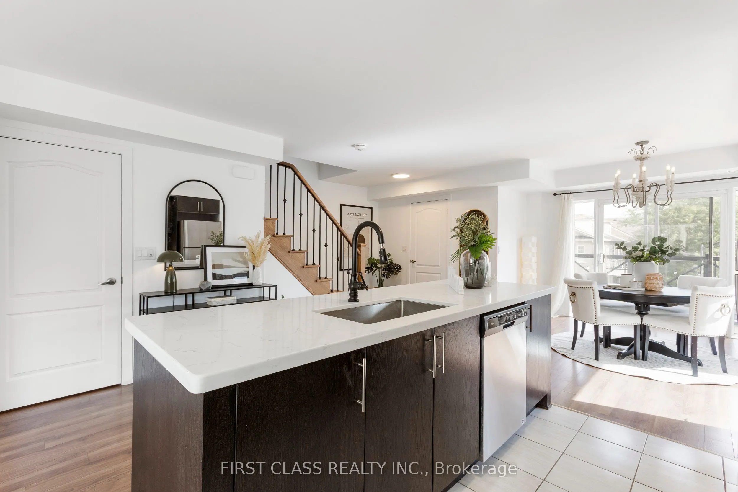 65 Lindcrest Manor, #1102