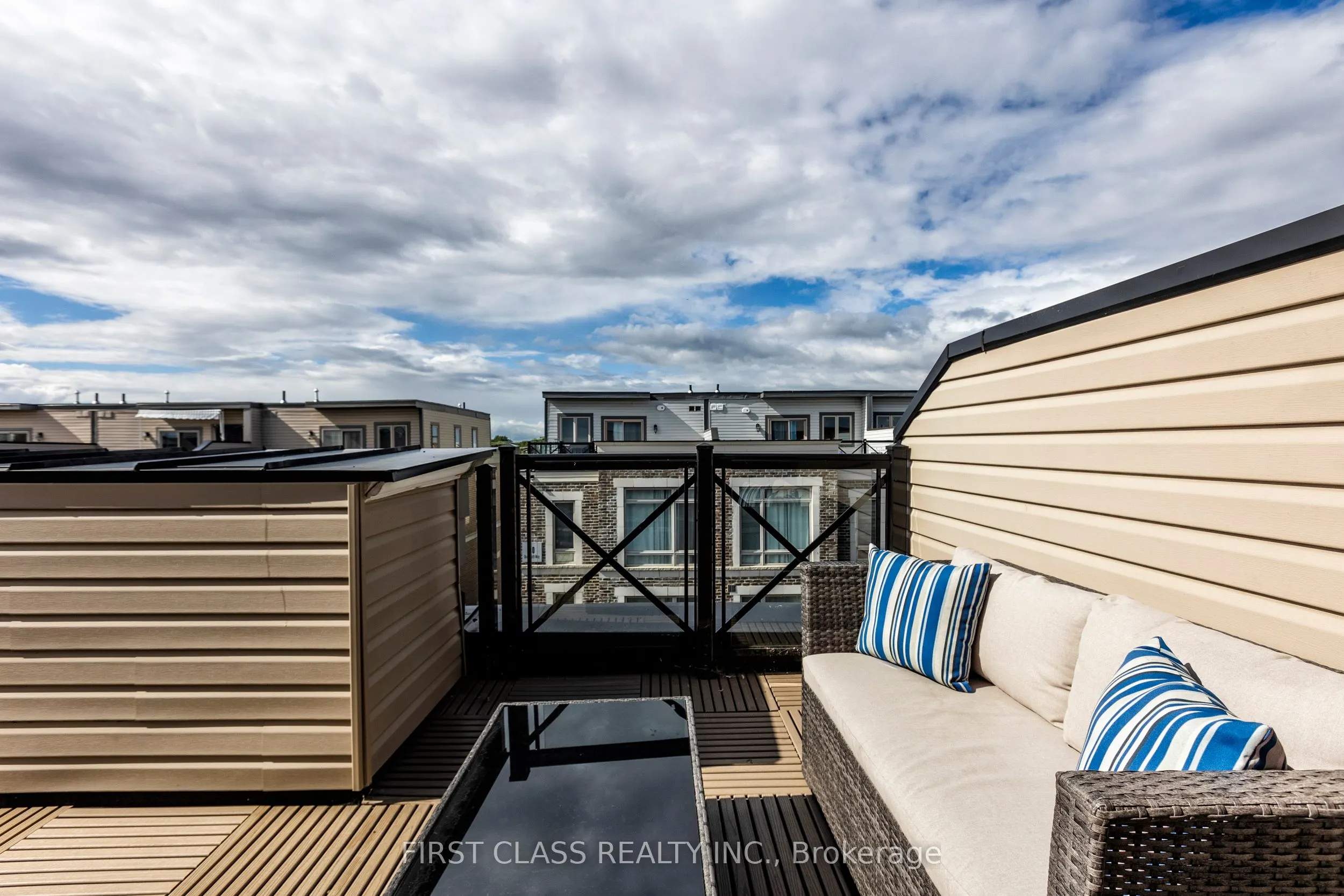 65 Lindcrest Manor, #1102