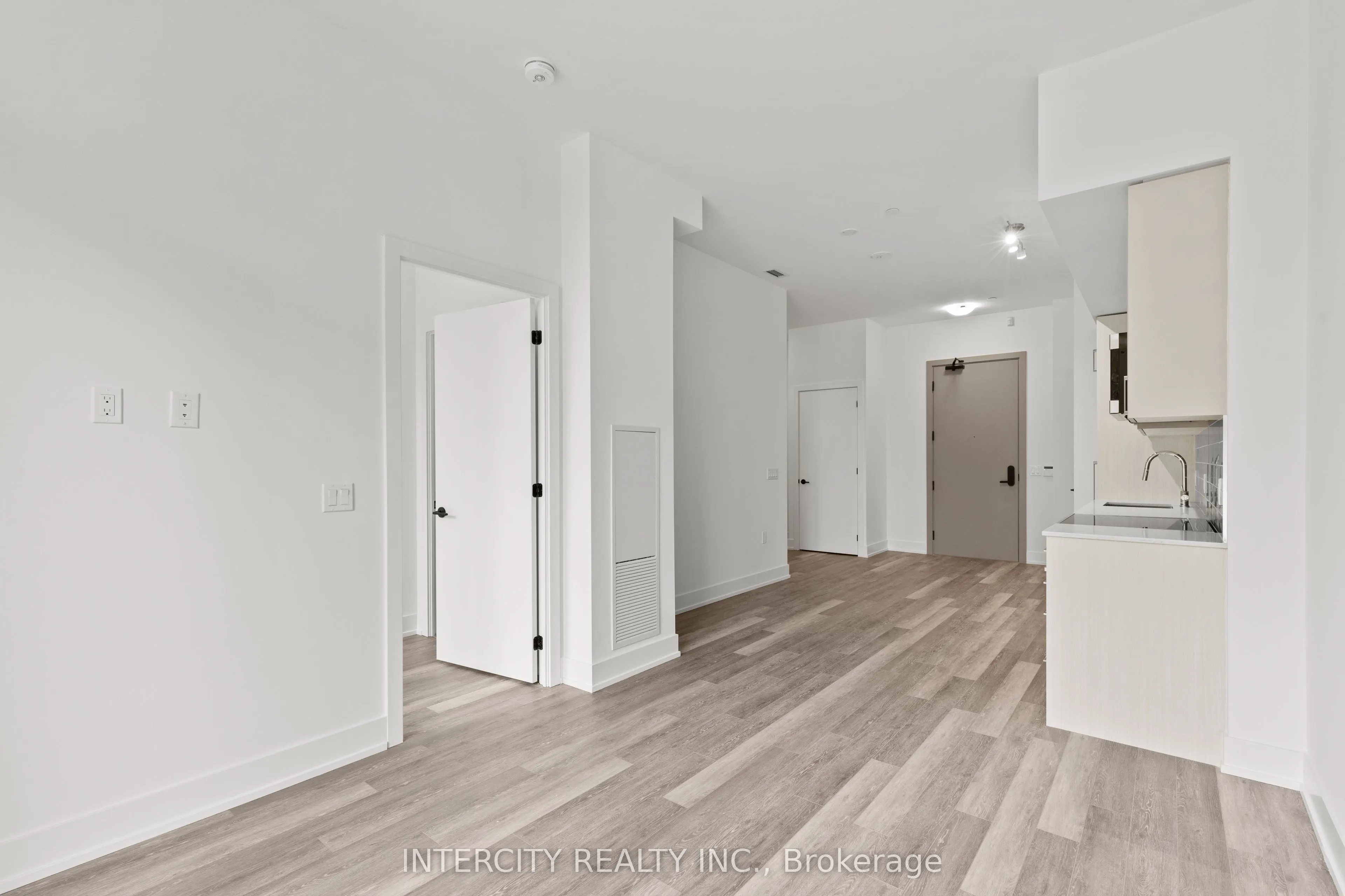 2075 King Road, #120