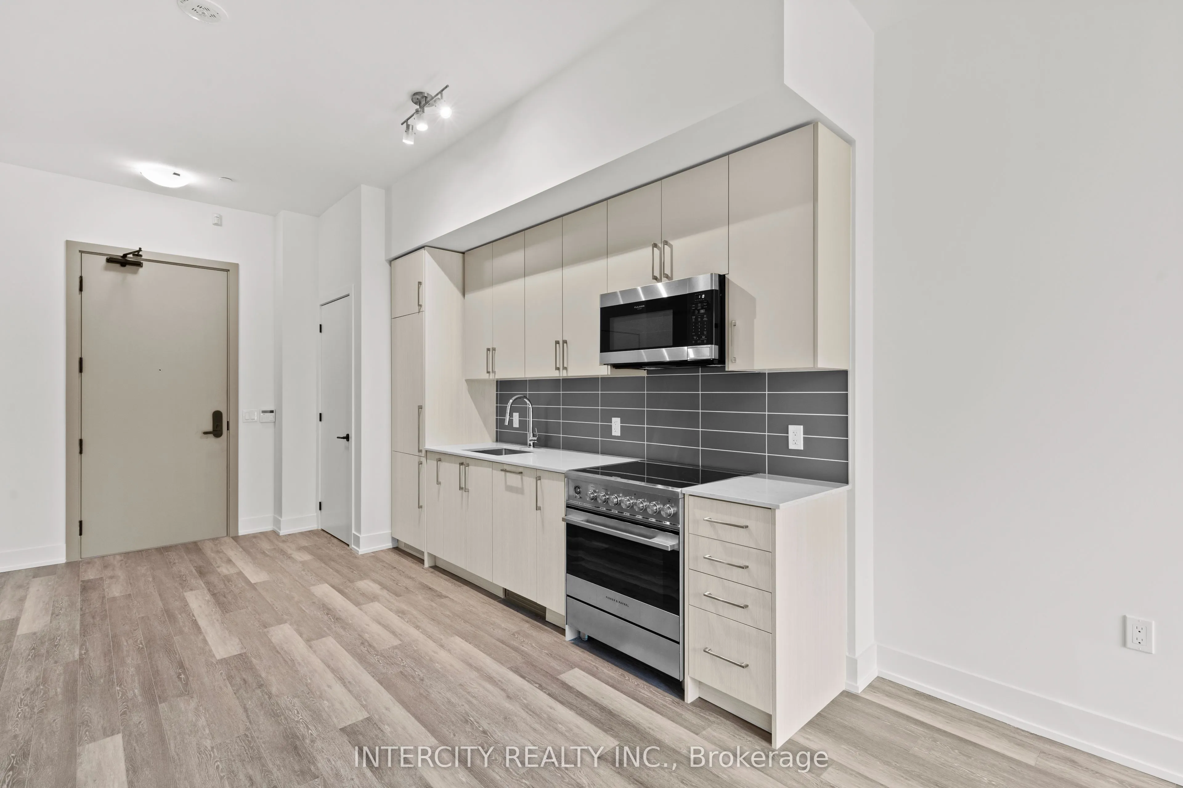 2075 King Road, #120