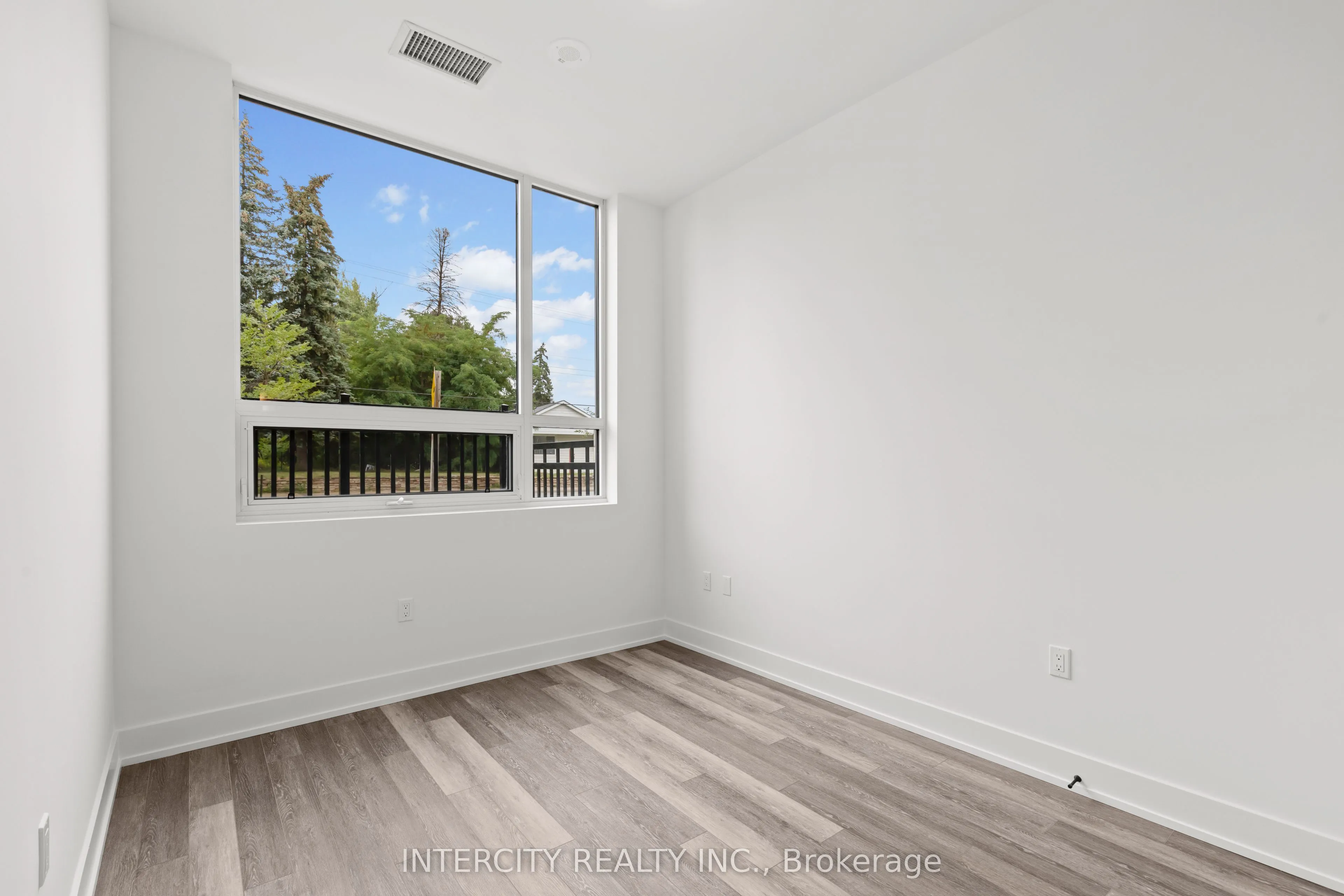 2075 King Road, #120