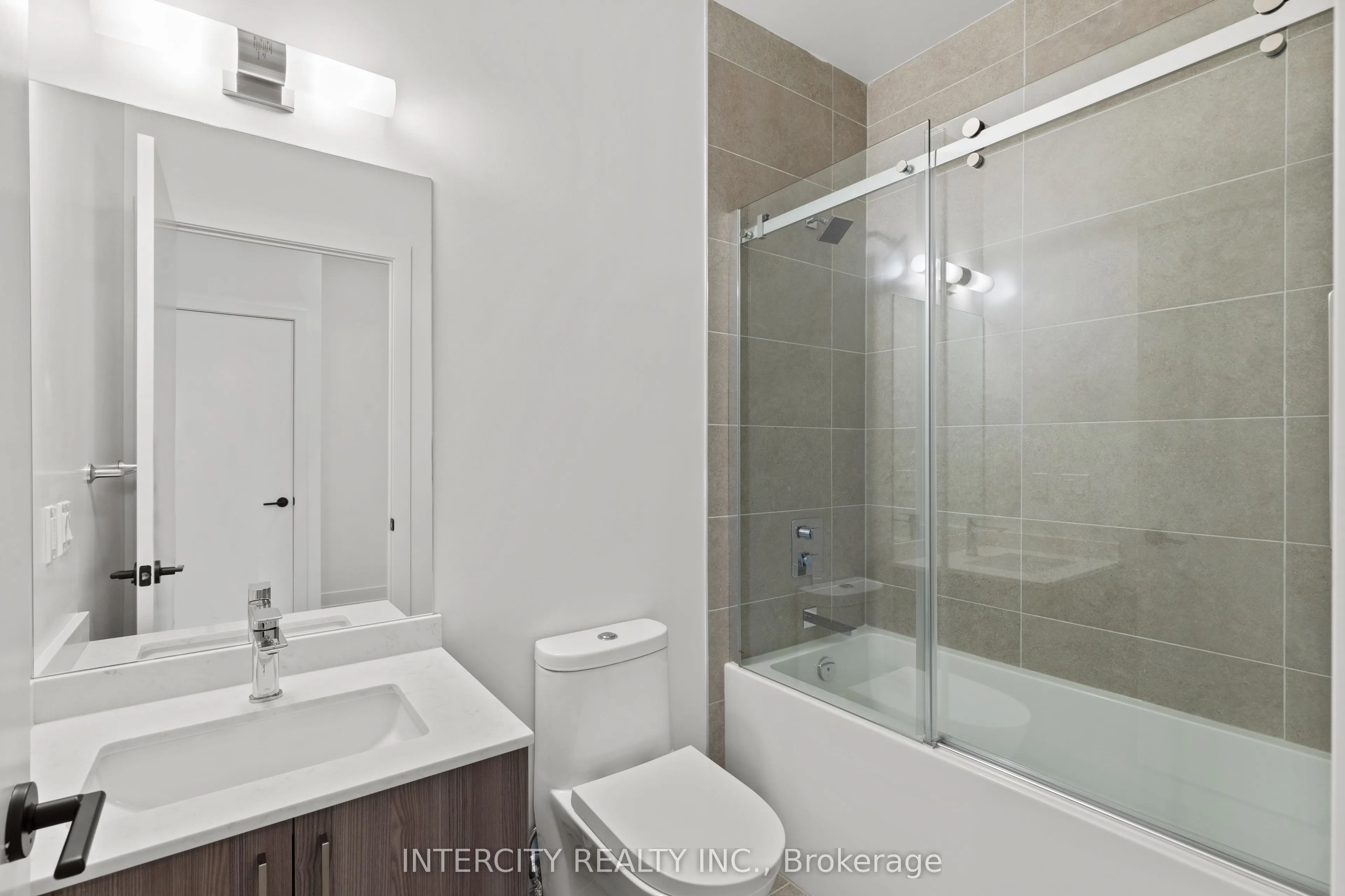 2075 King Road, #120