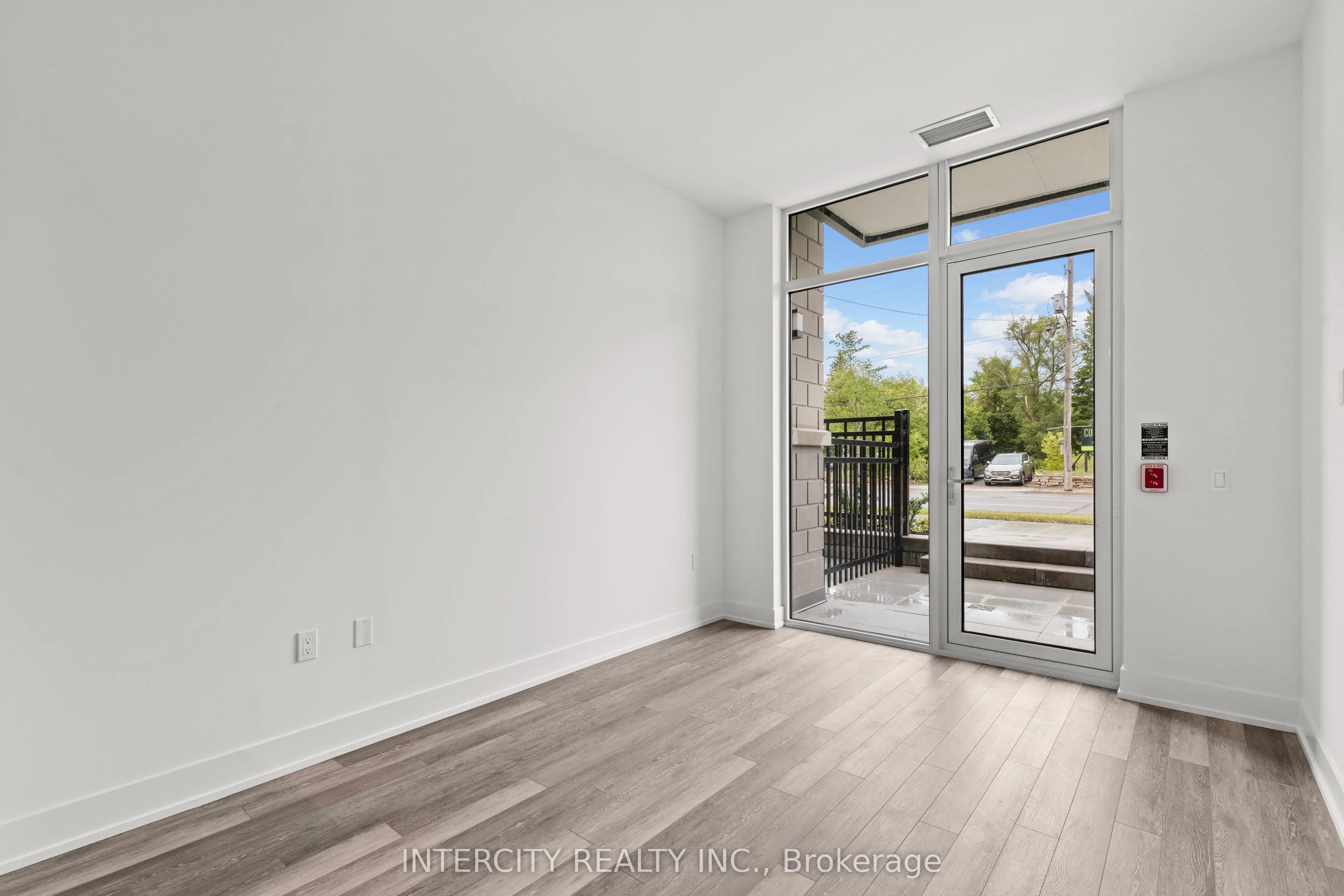 2075 King Road, #120