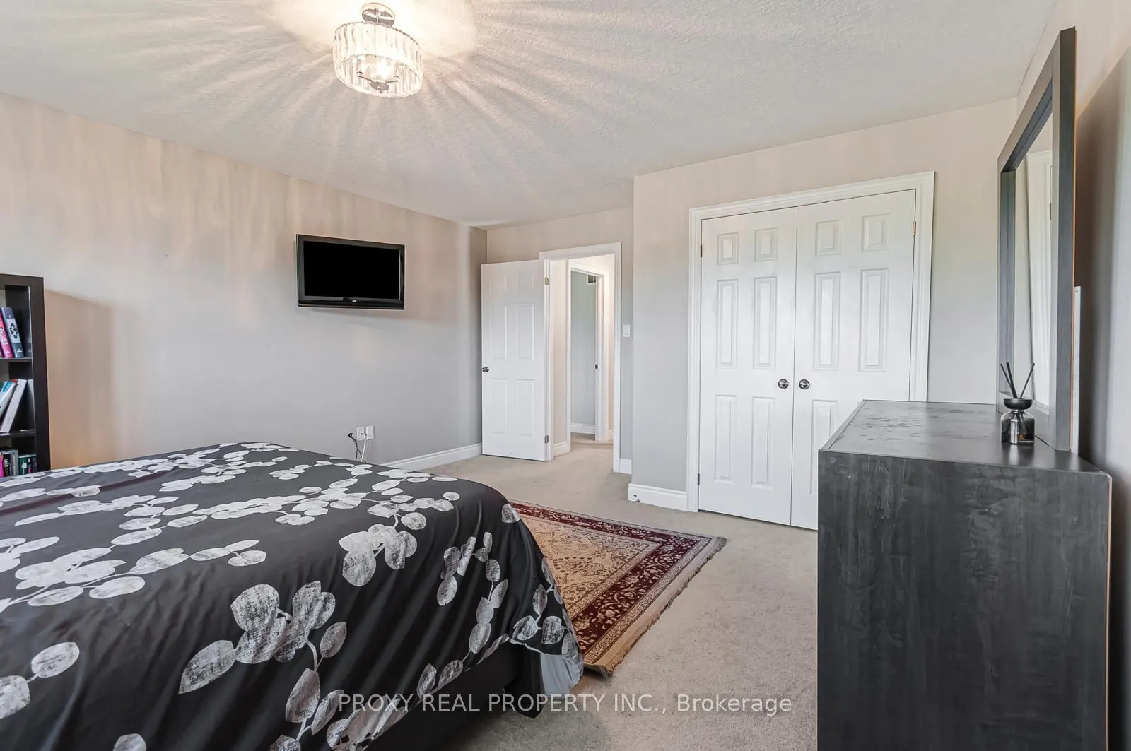 996 Booth Avenue
