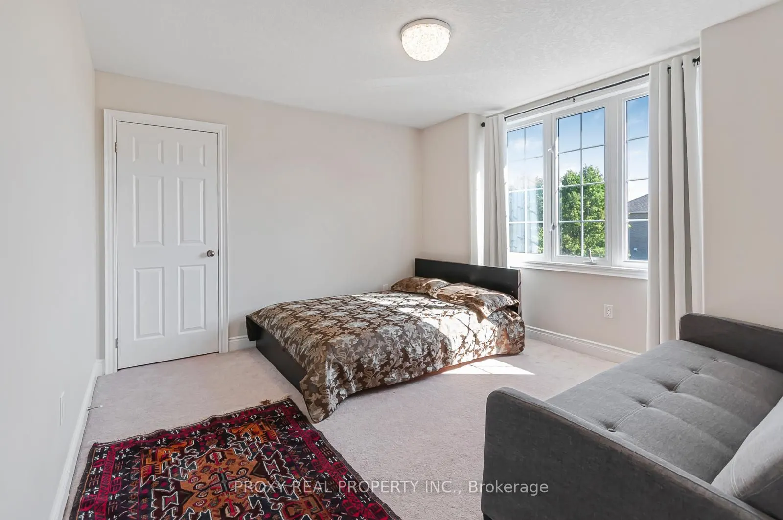 996 Booth Avenue