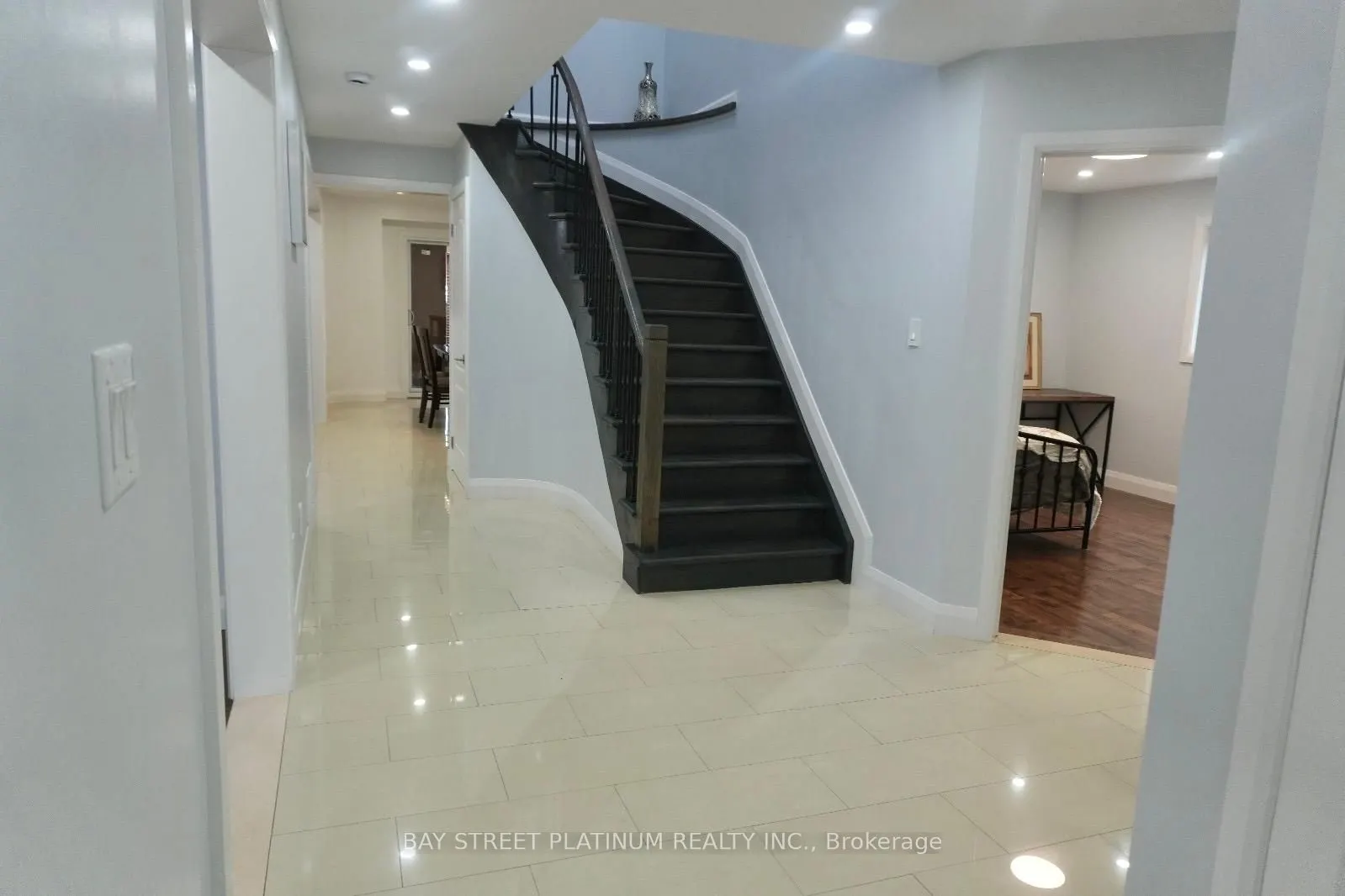 257 Killian Road N