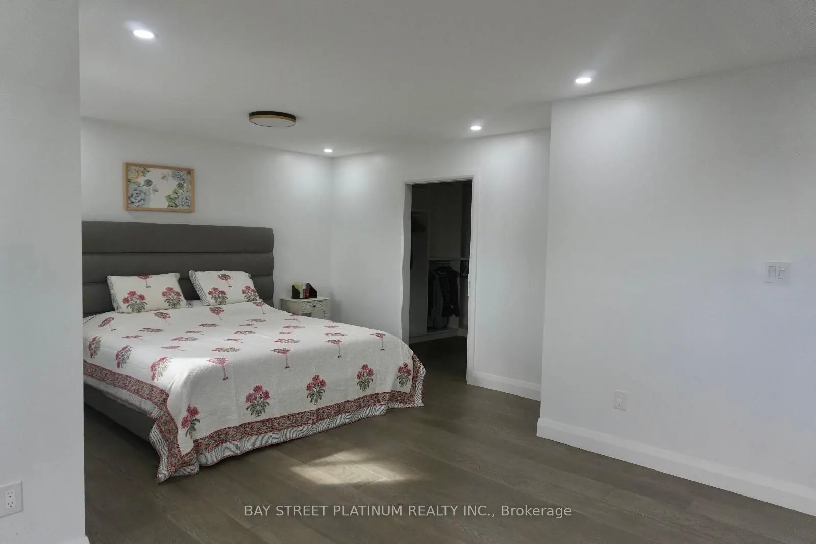257 Killian Road N