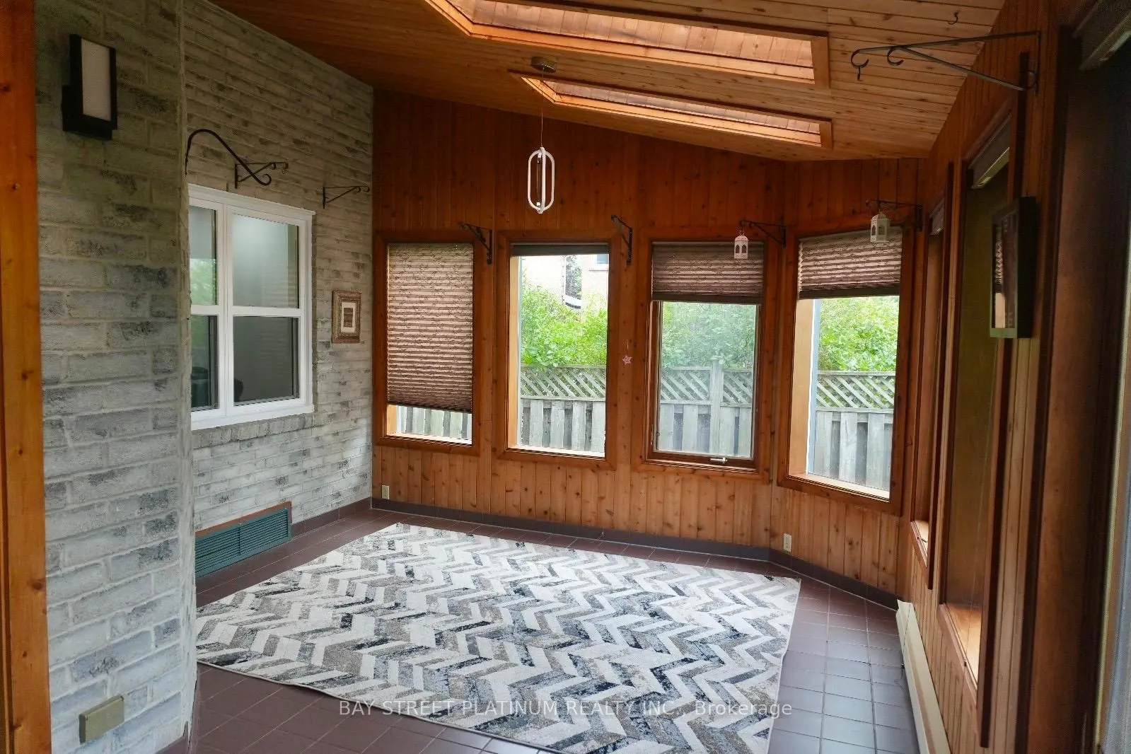 257 Killian Road N