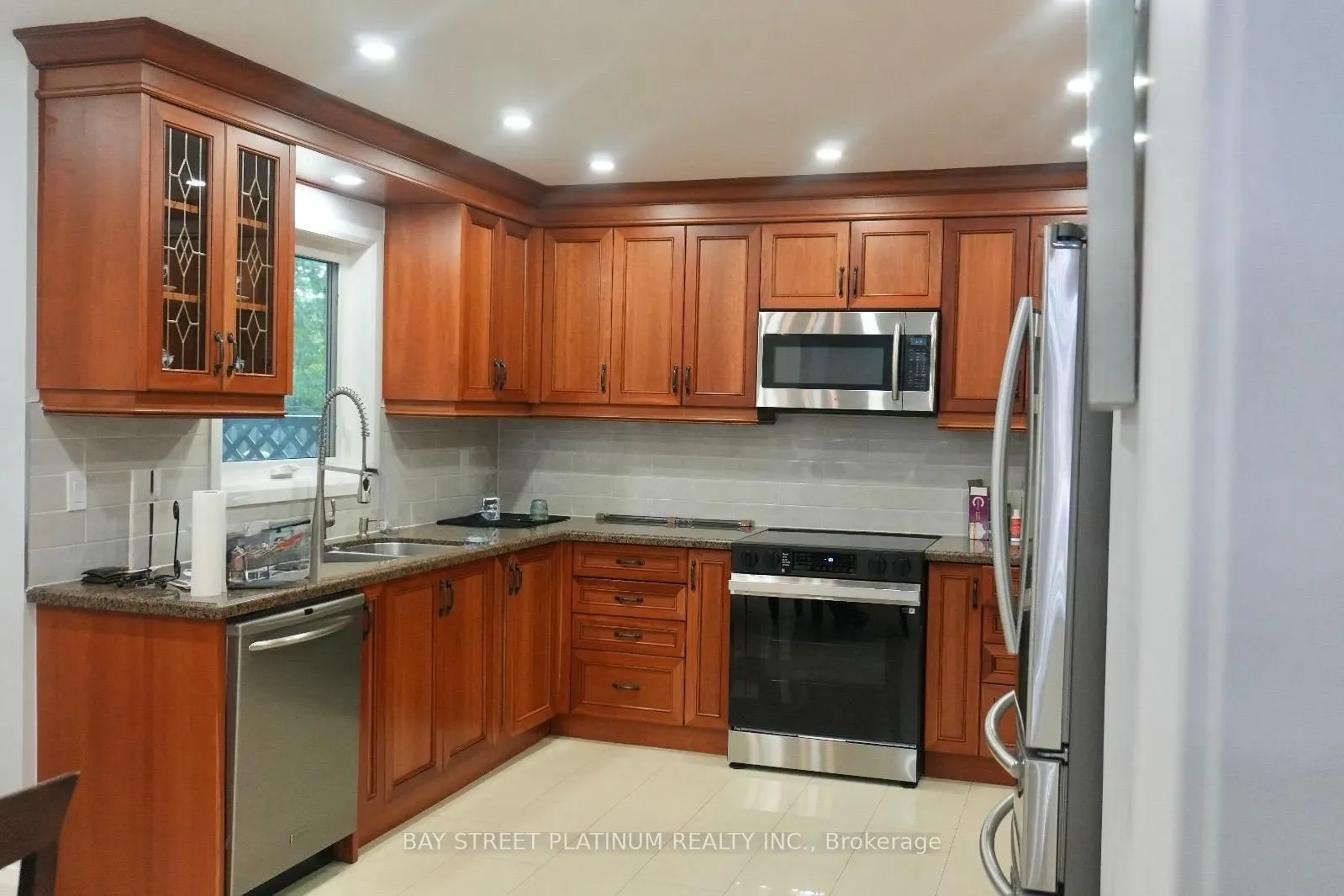 257 Killian Road N