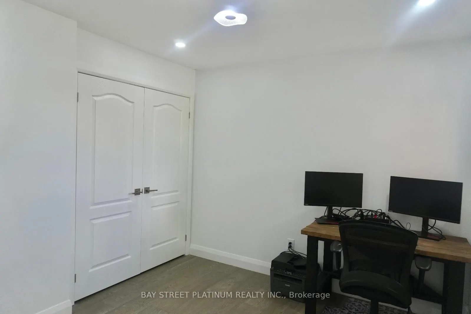 257 Killian Road N