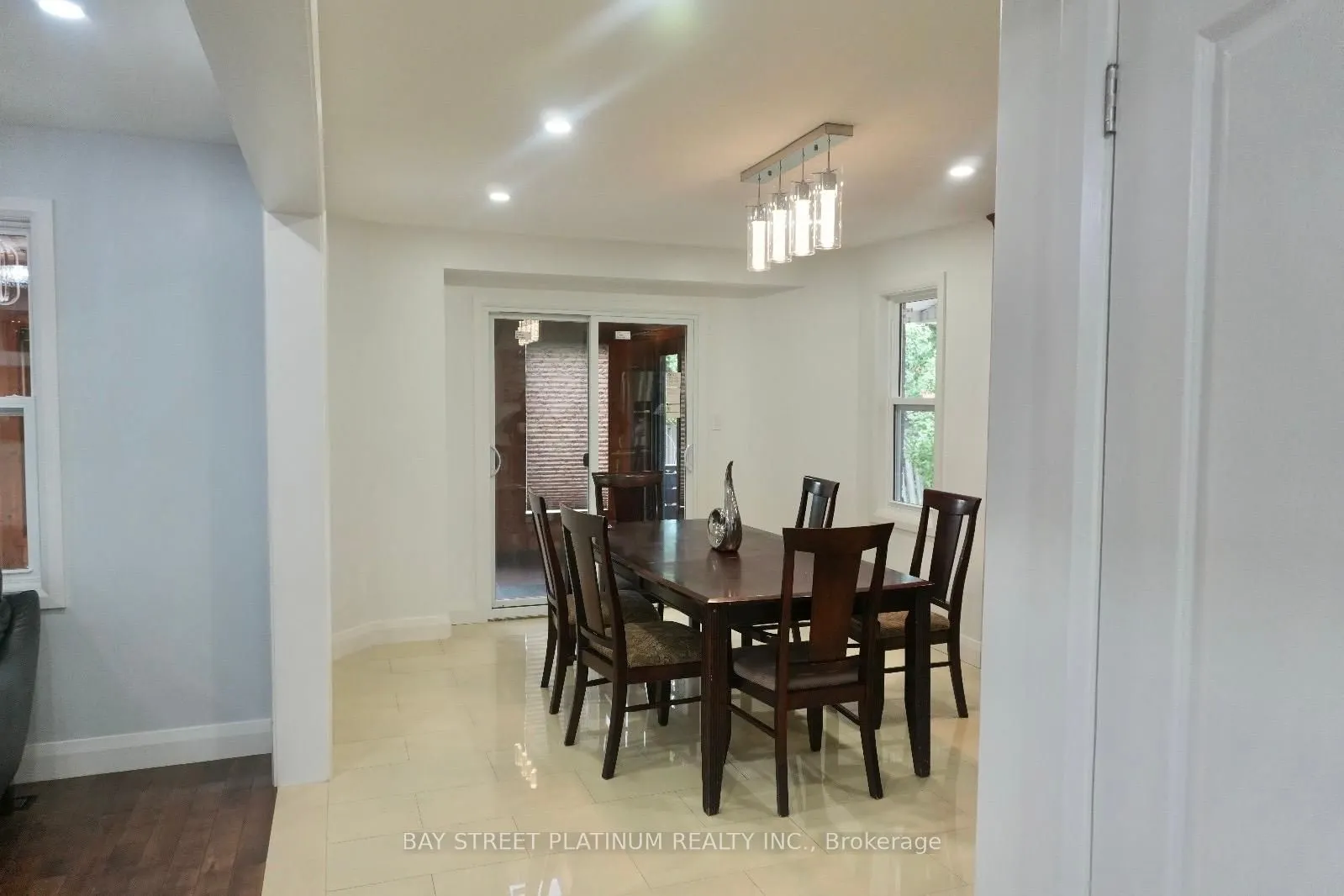 257 Killian Road N