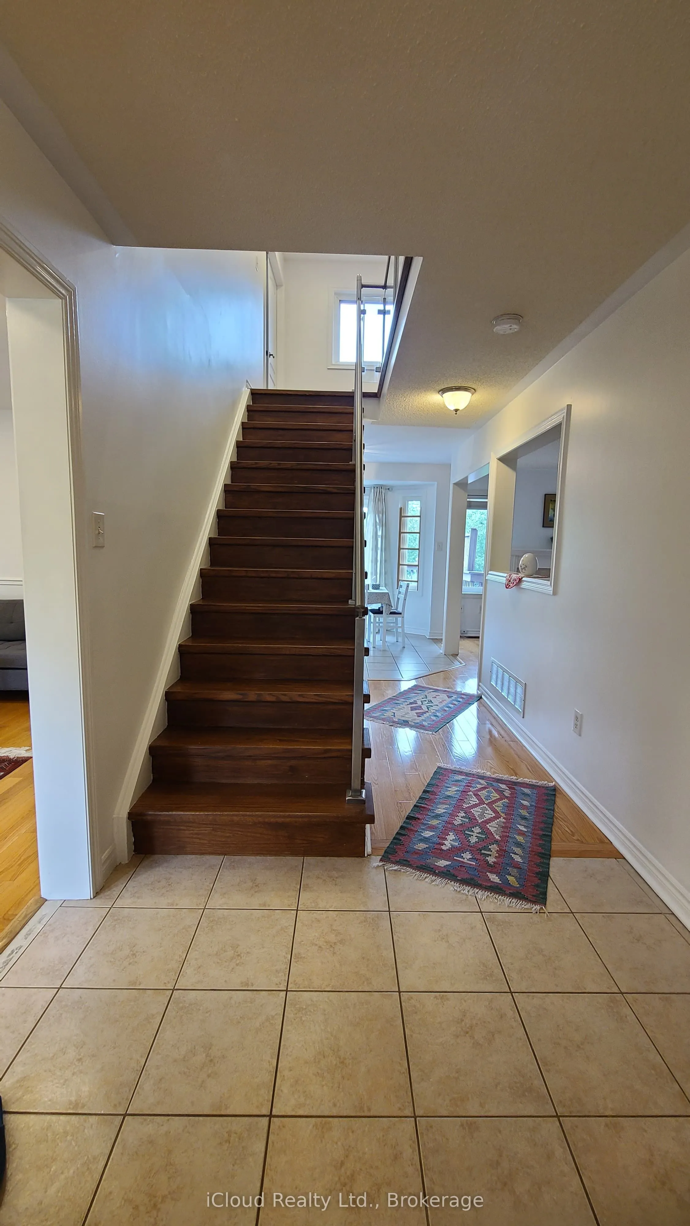 61 Raintree Crescent W