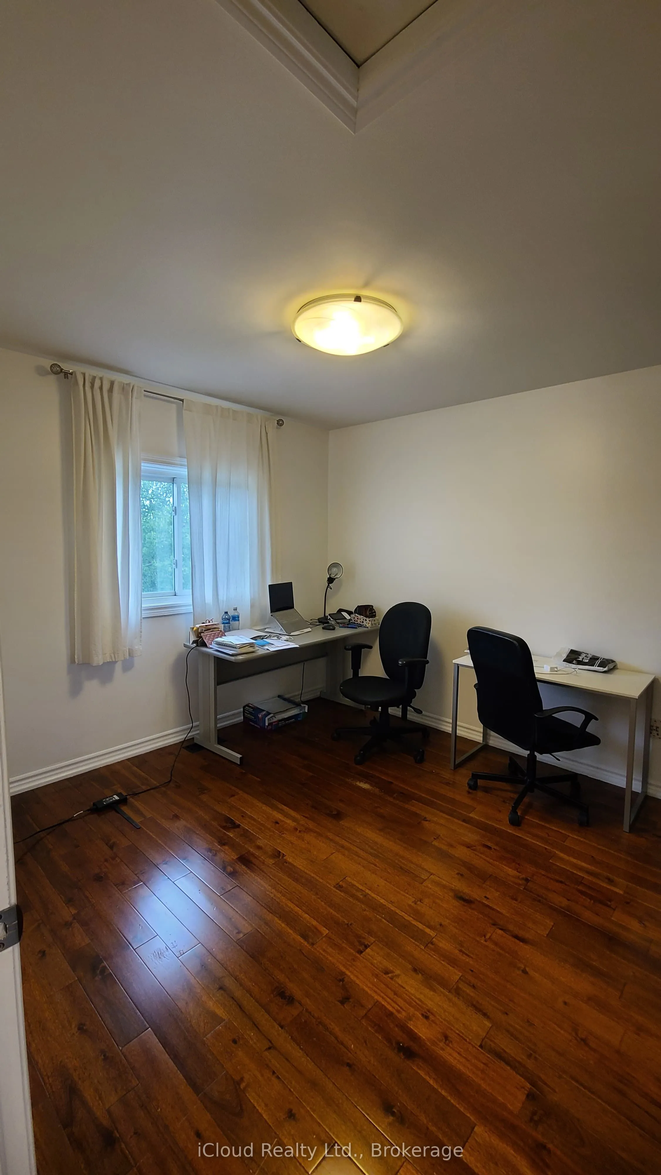 61 Raintree Crescent W
