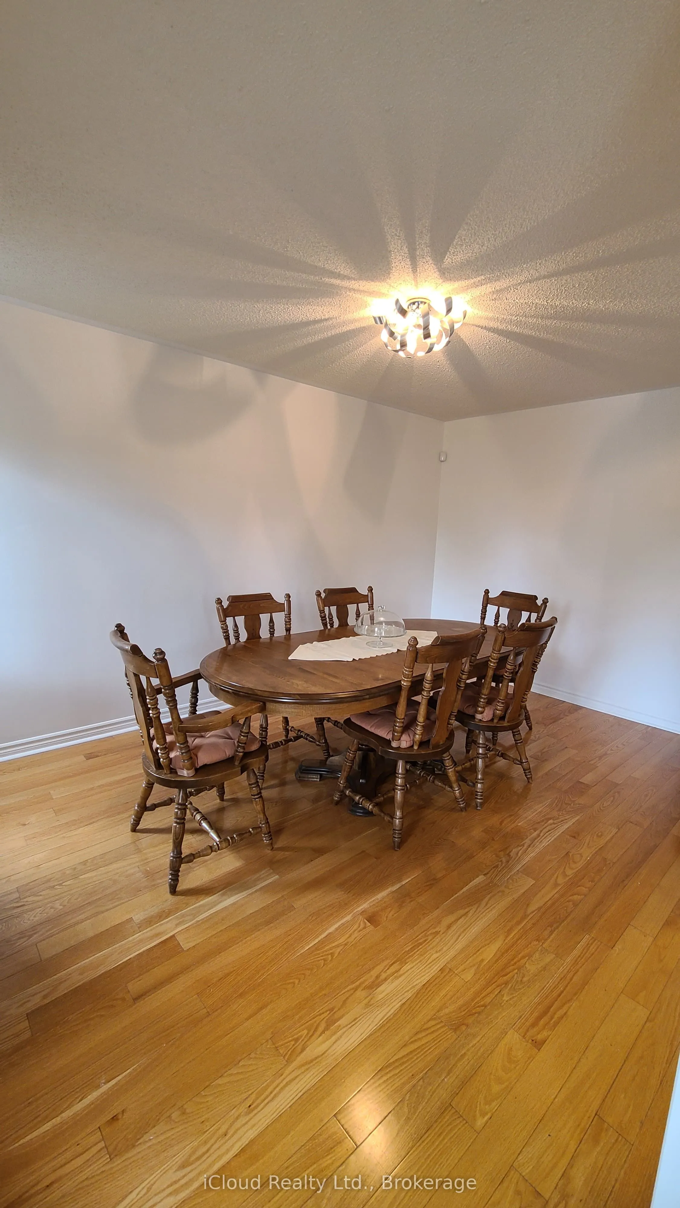 61 Raintree Crescent W