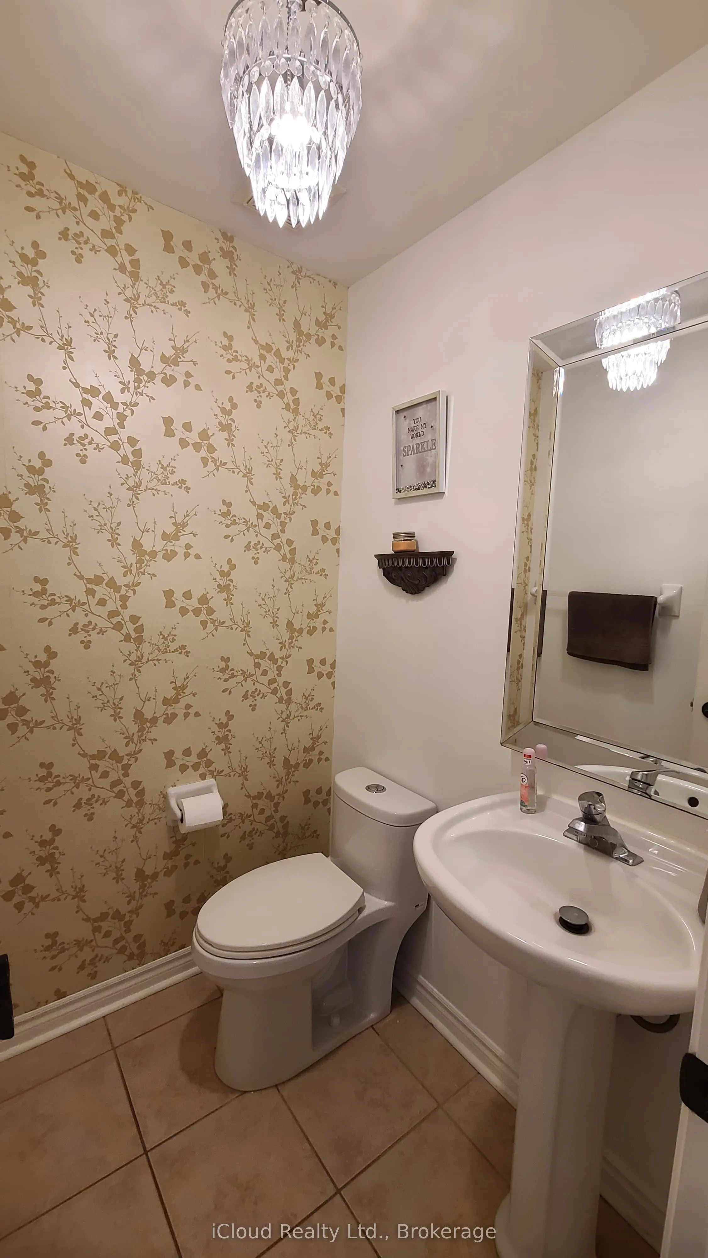61 Raintree Crescent W