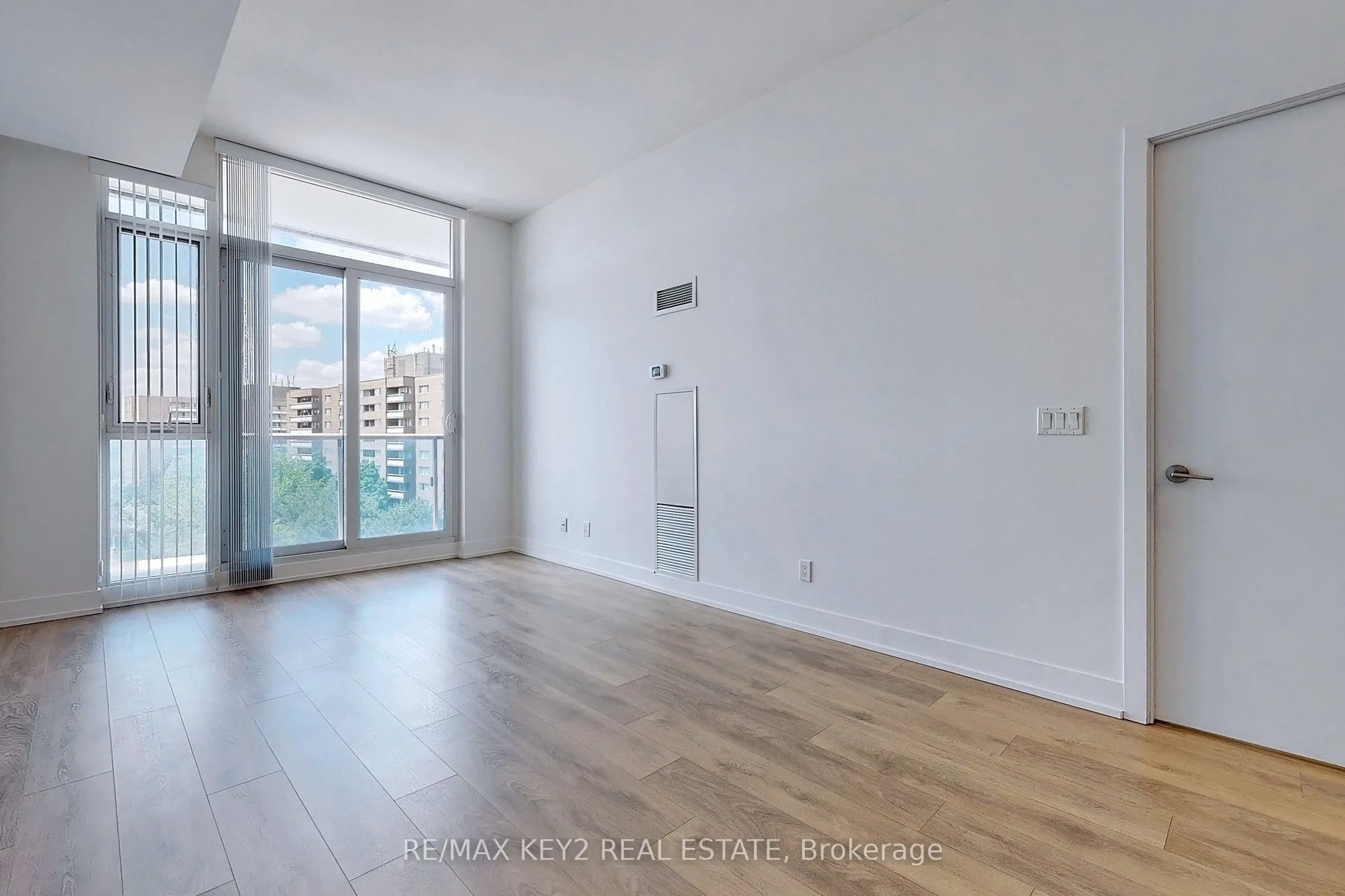 9471 Yonge Street, #735