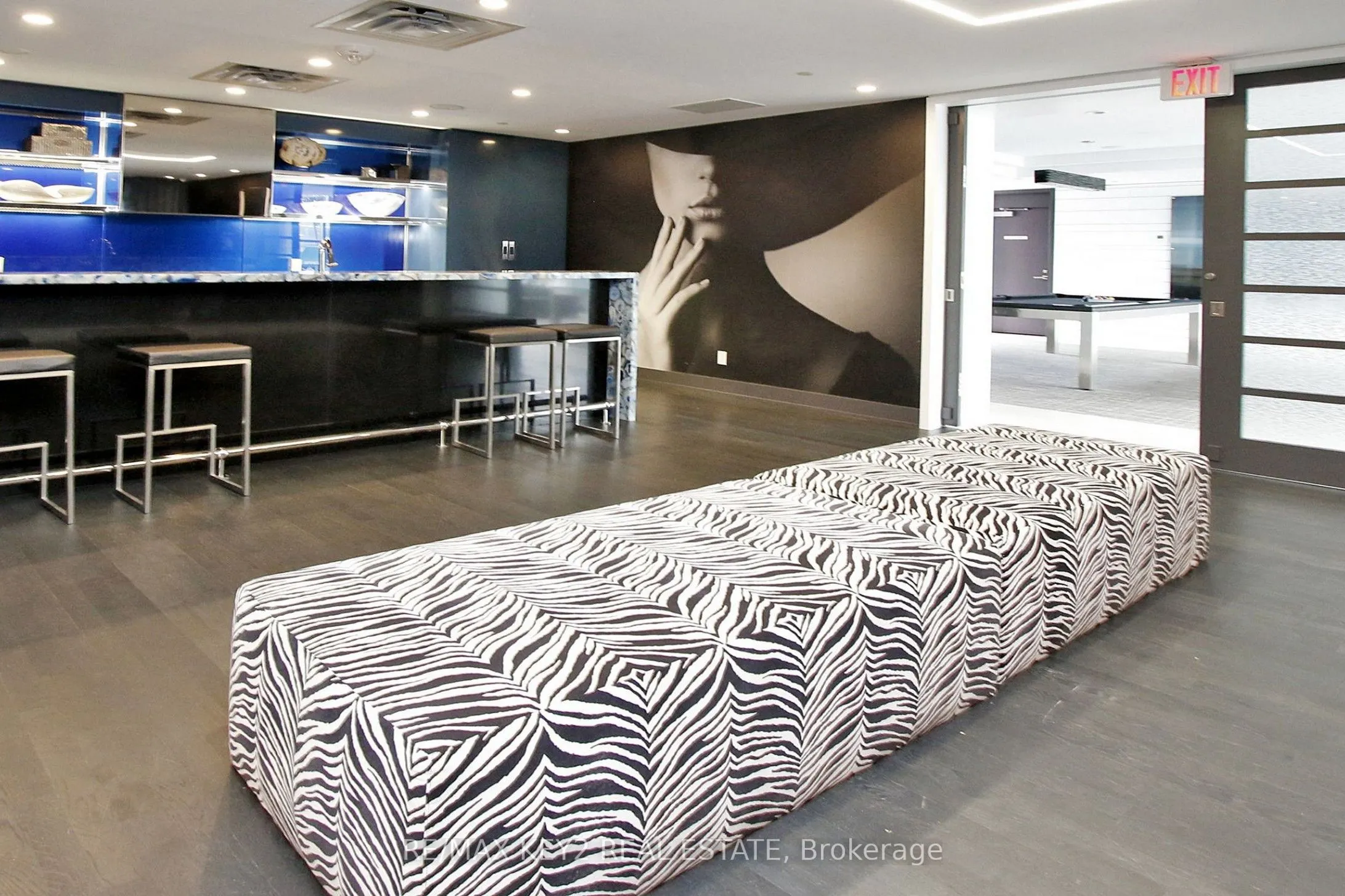 9471 Yonge Street, #735