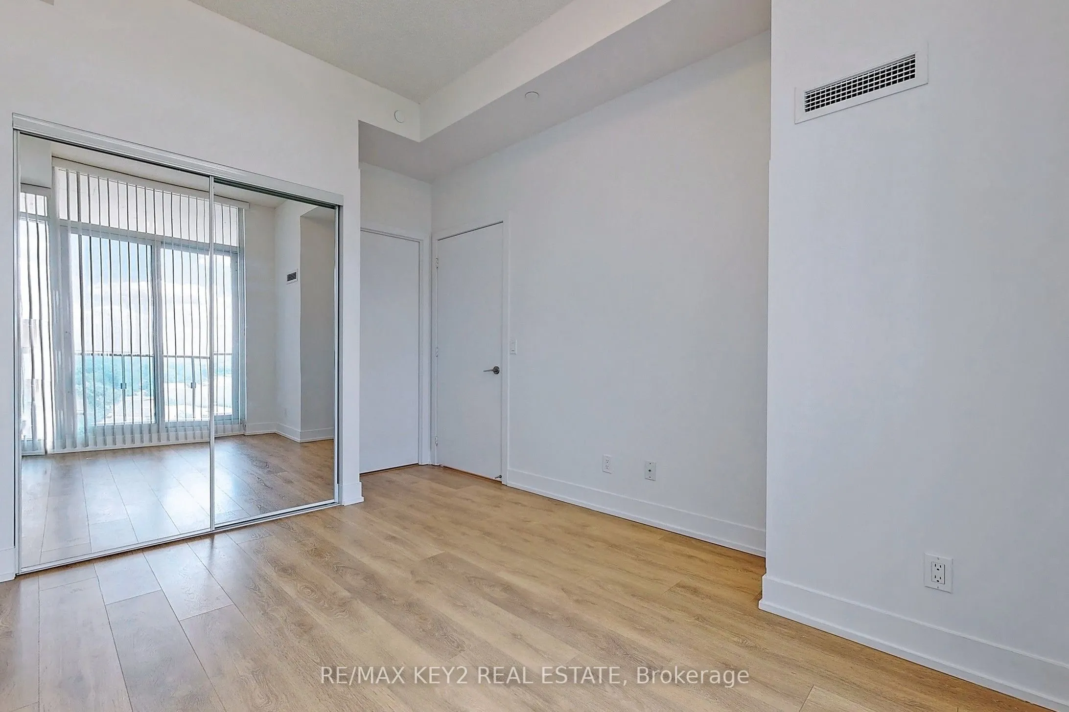 9471 Yonge Street, #735