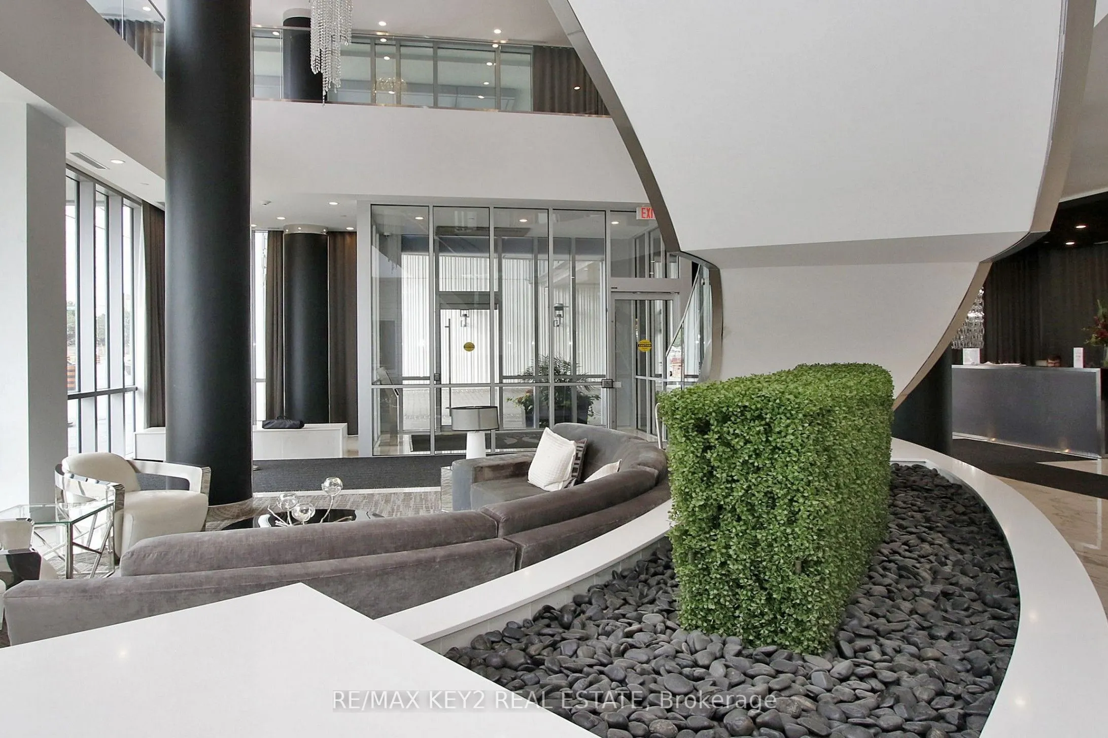 9471 Yonge Street, #735