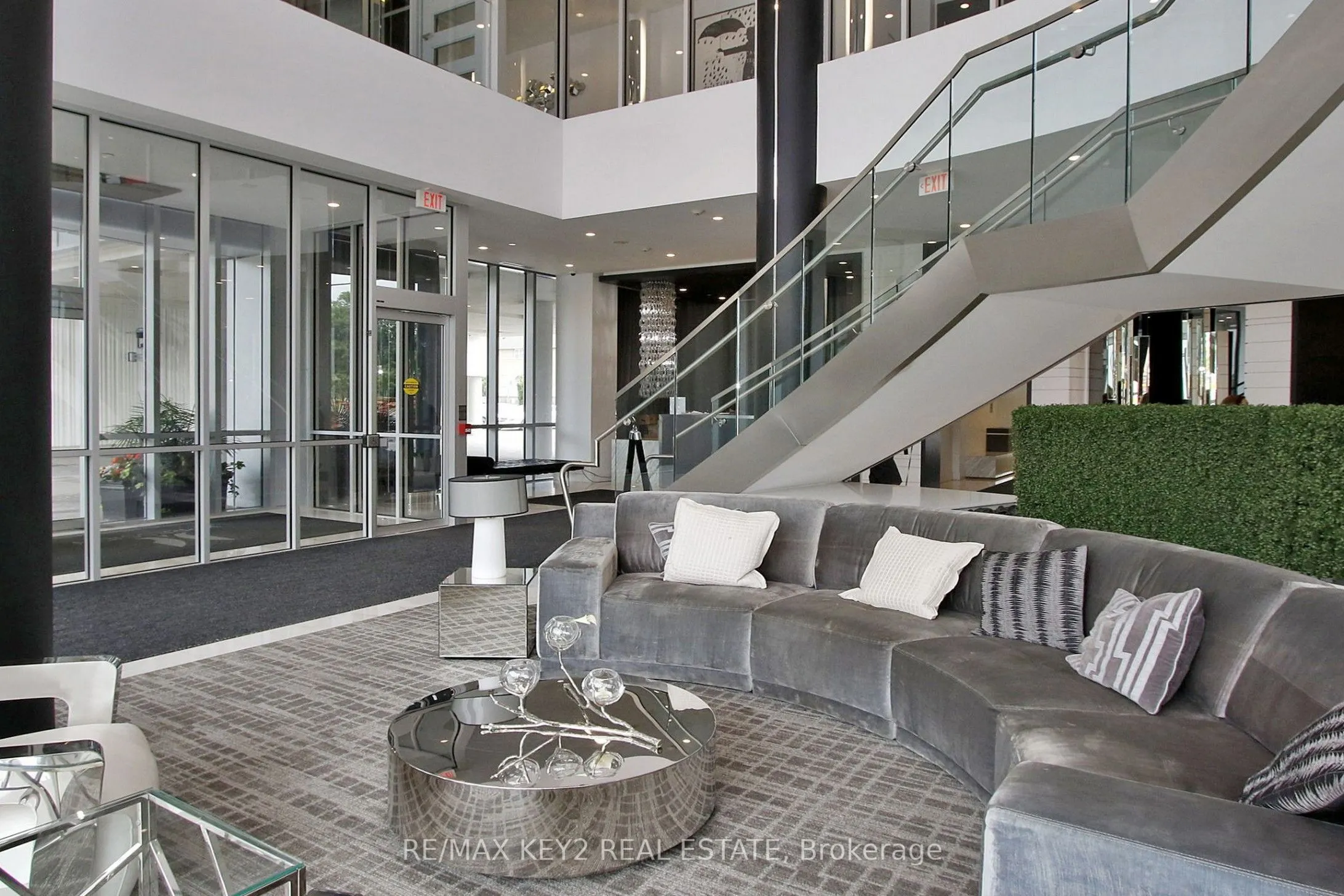 9471 Yonge Street, #735