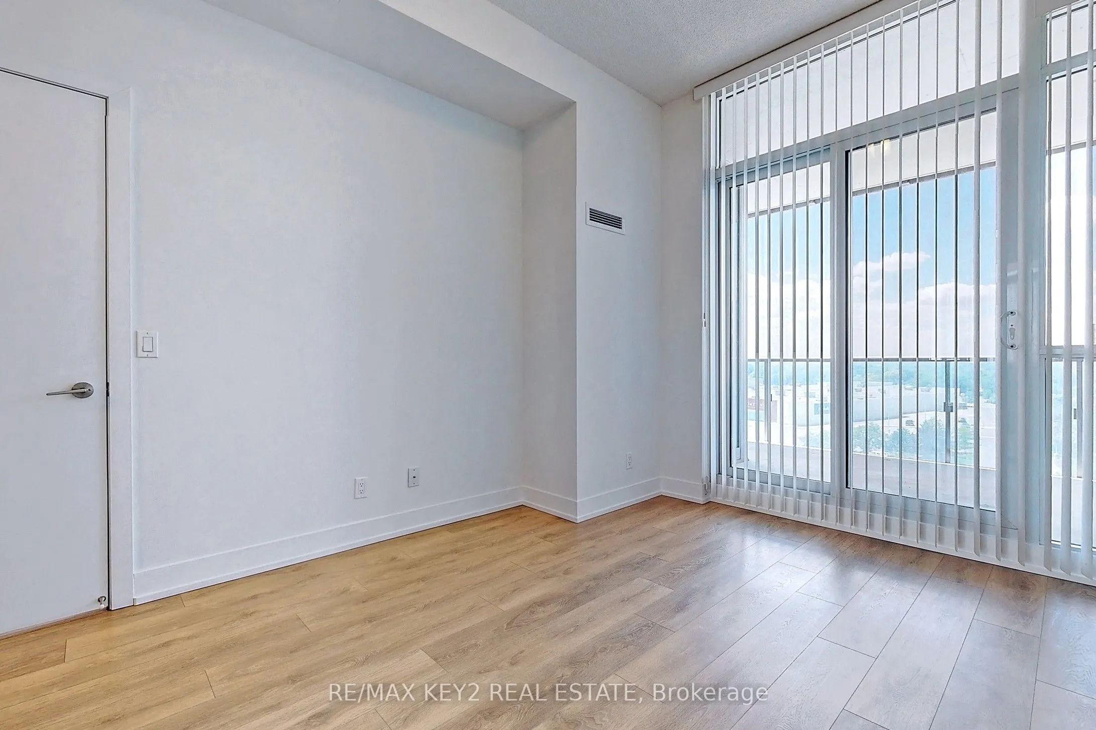 9471 Yonge Street, #735