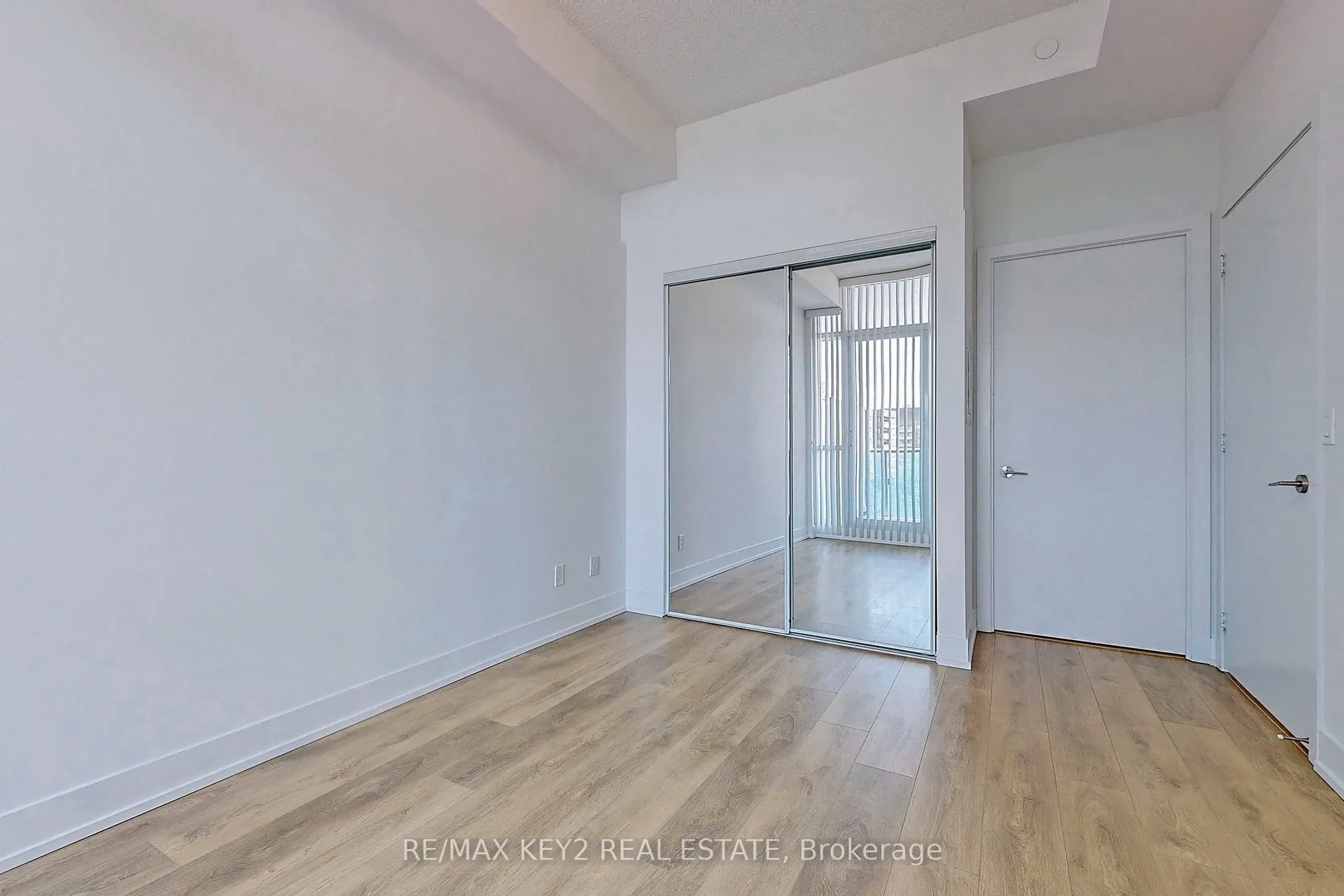 9471 Yonge Street, #735