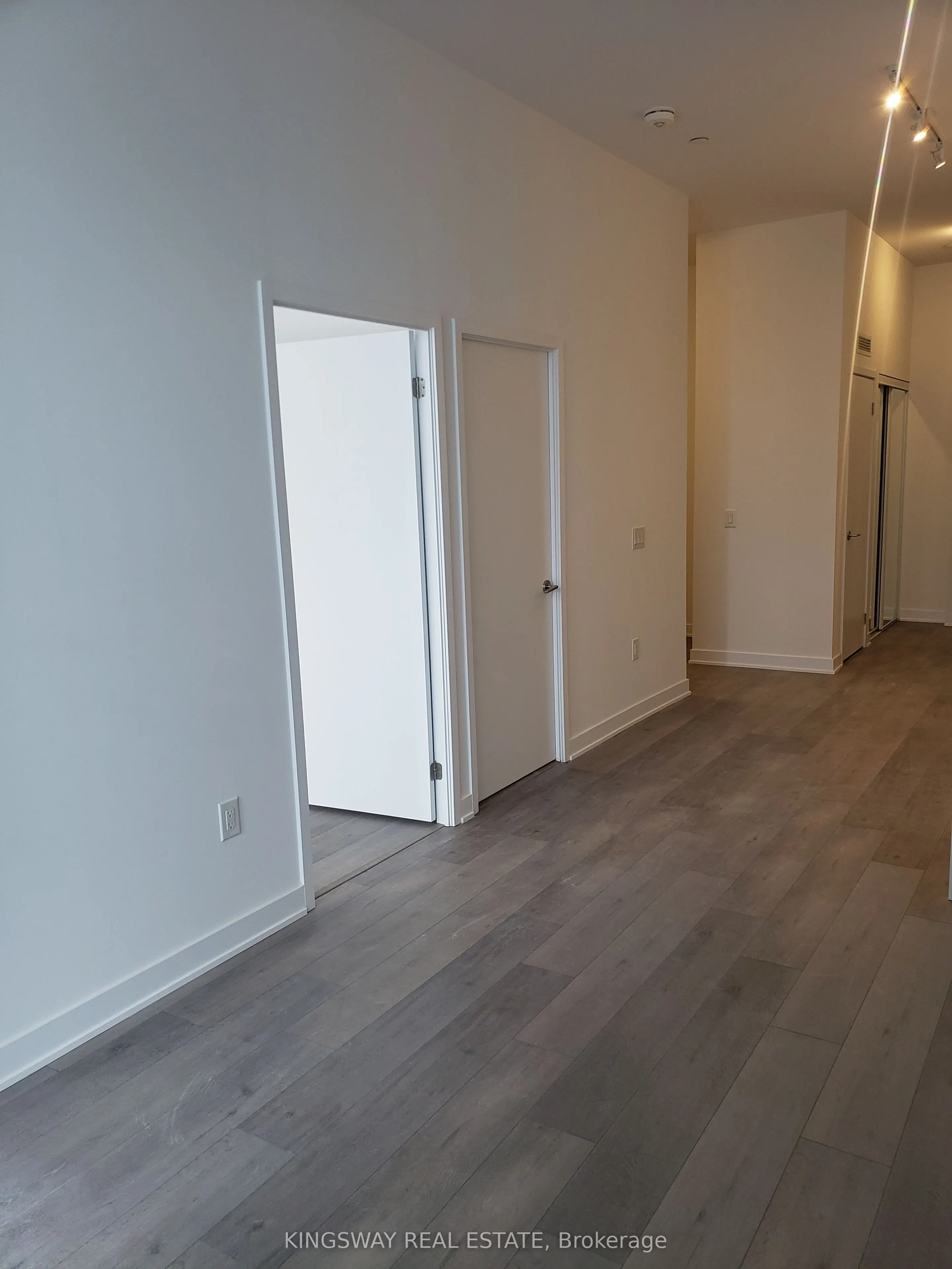 38 Honeycrisp Crescent, #203