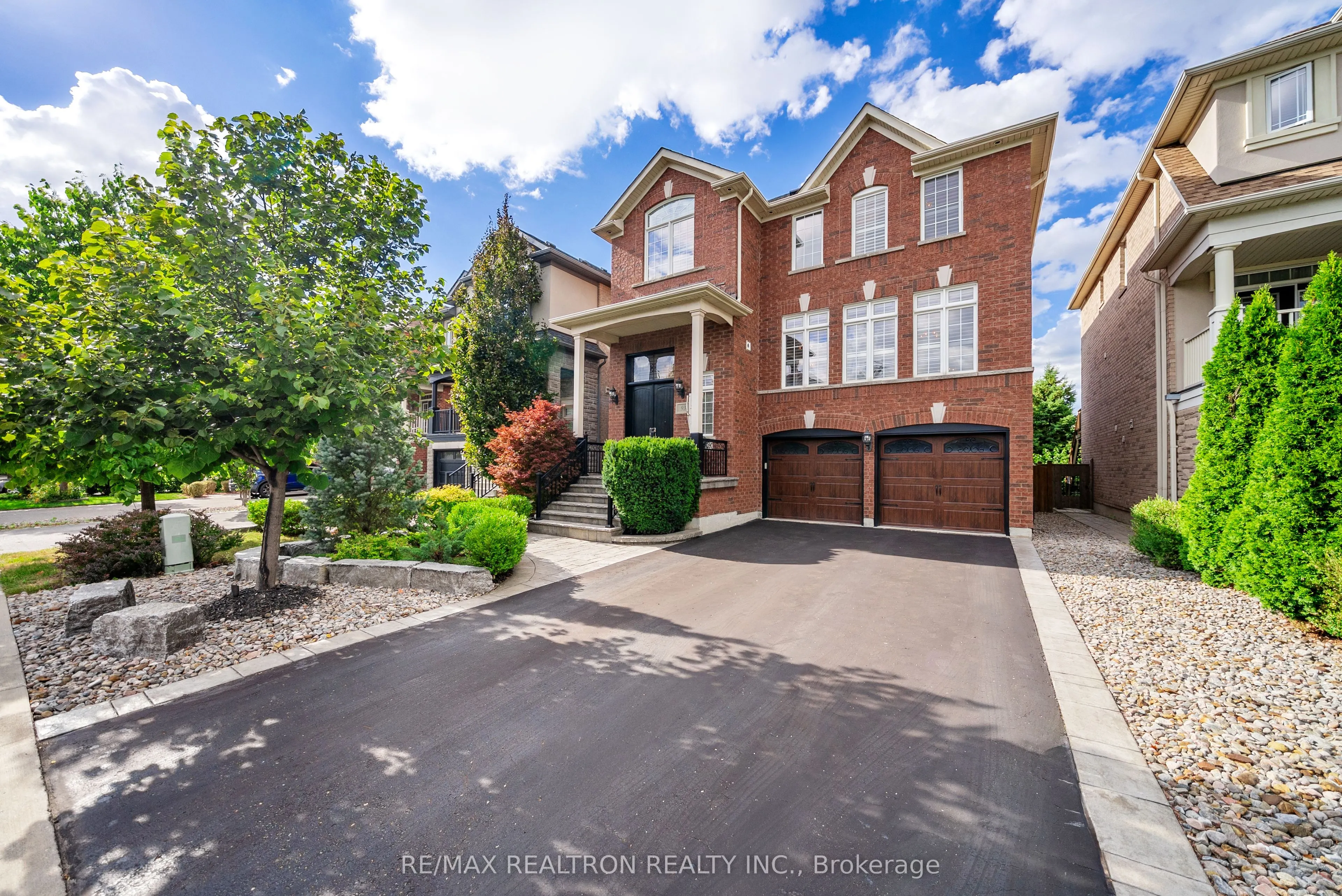 93 Timna Crescent