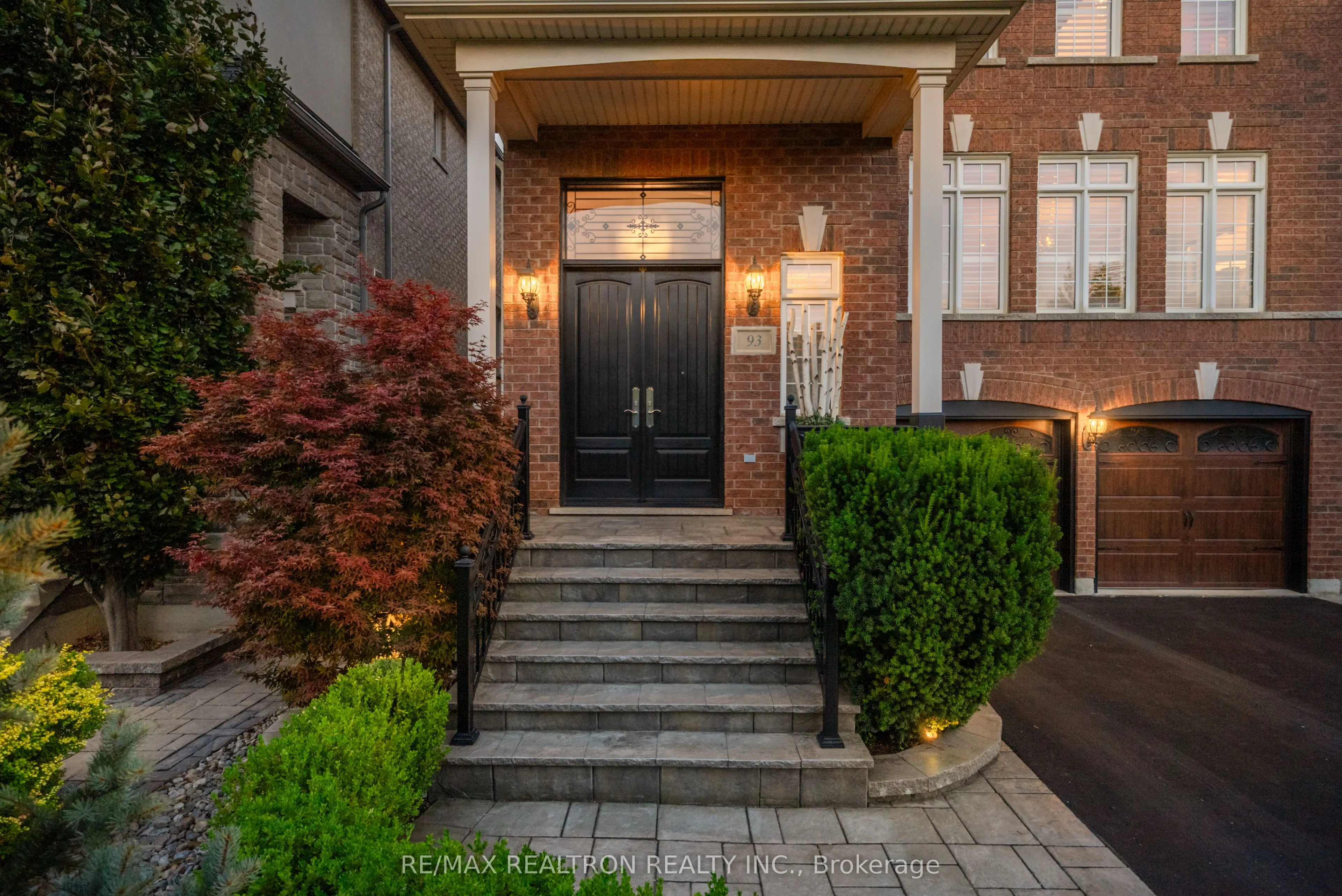 93 Timna Crescent