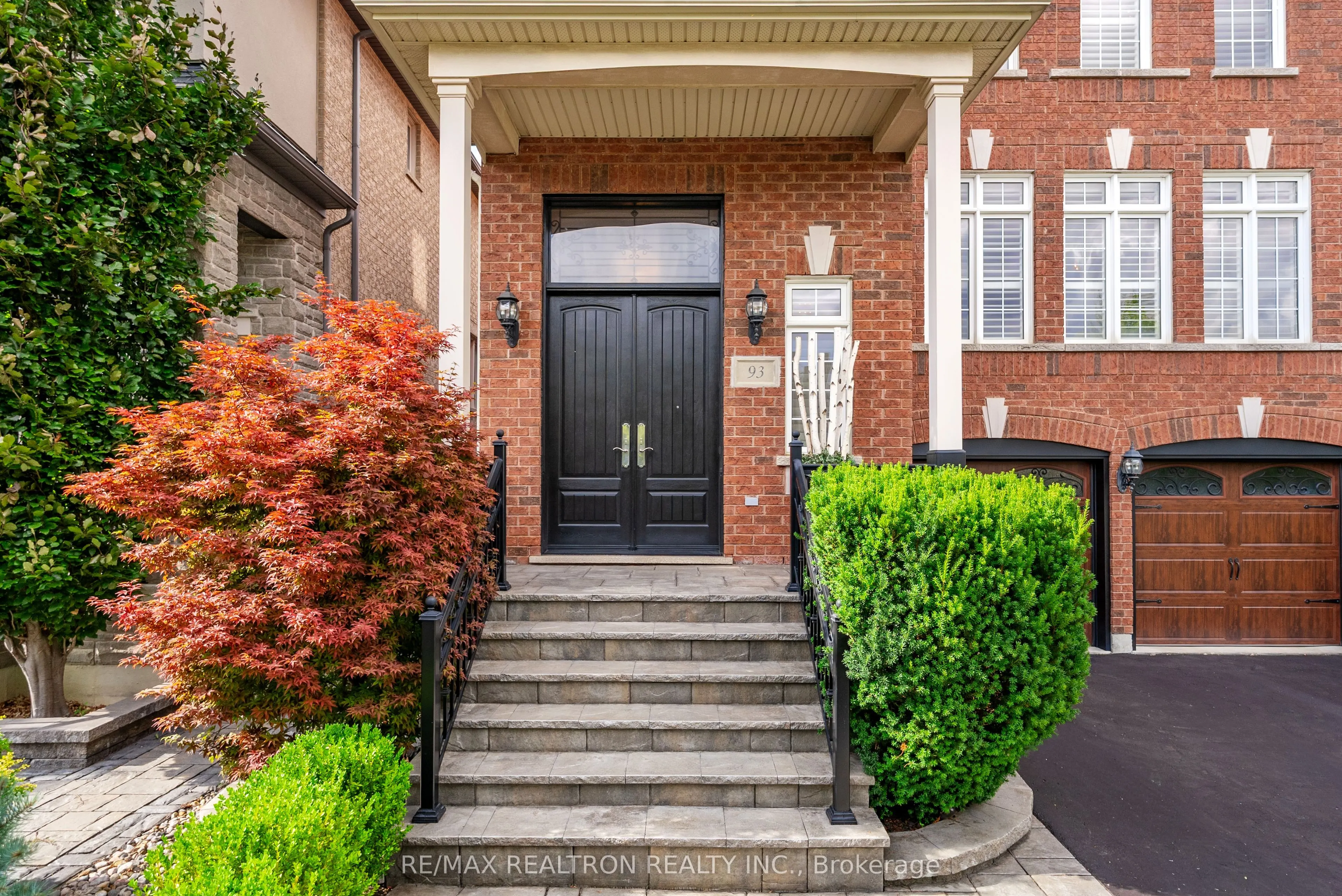 93 Timna Crescent