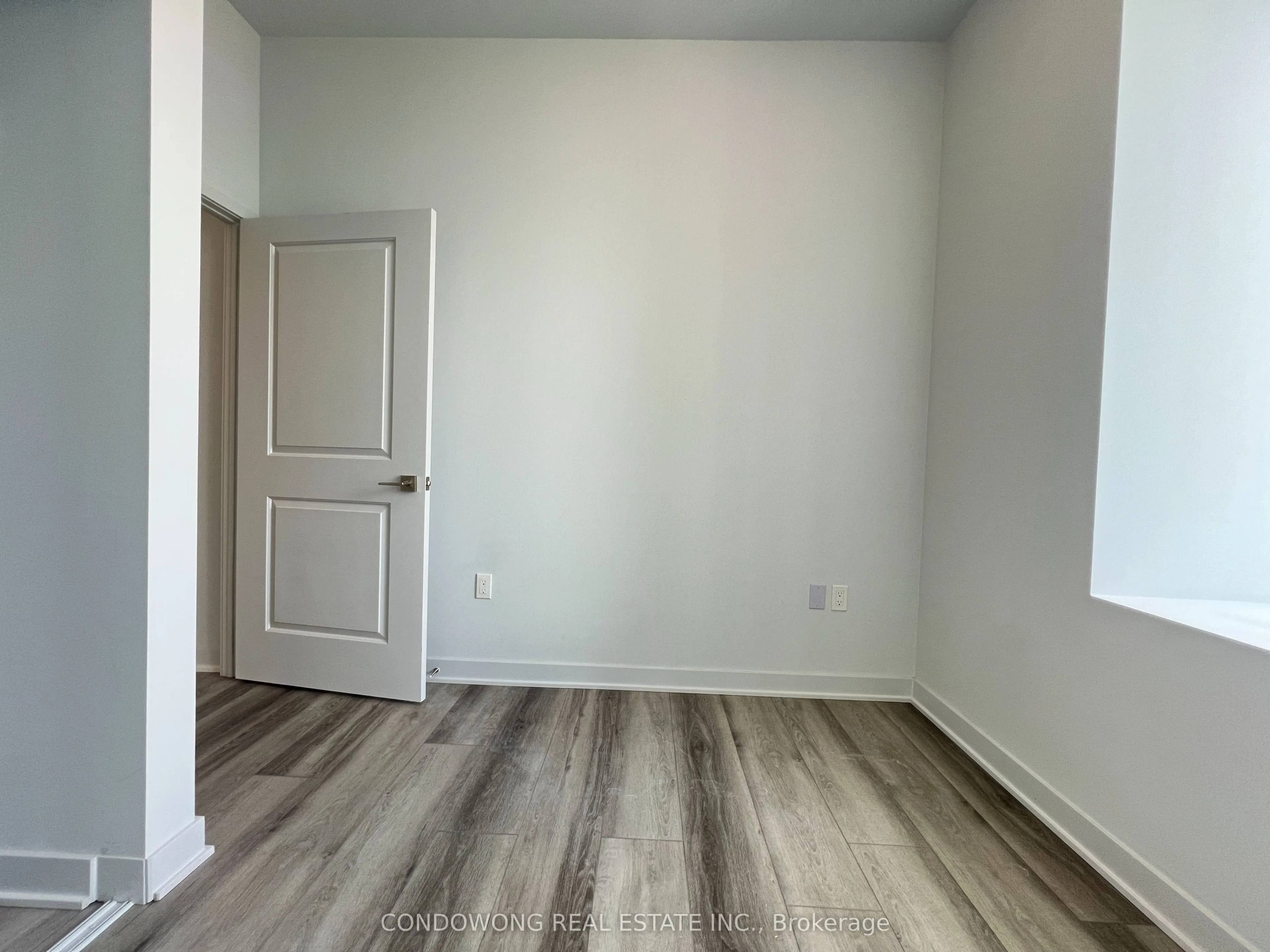 2920 Highway 7 Road, #2001