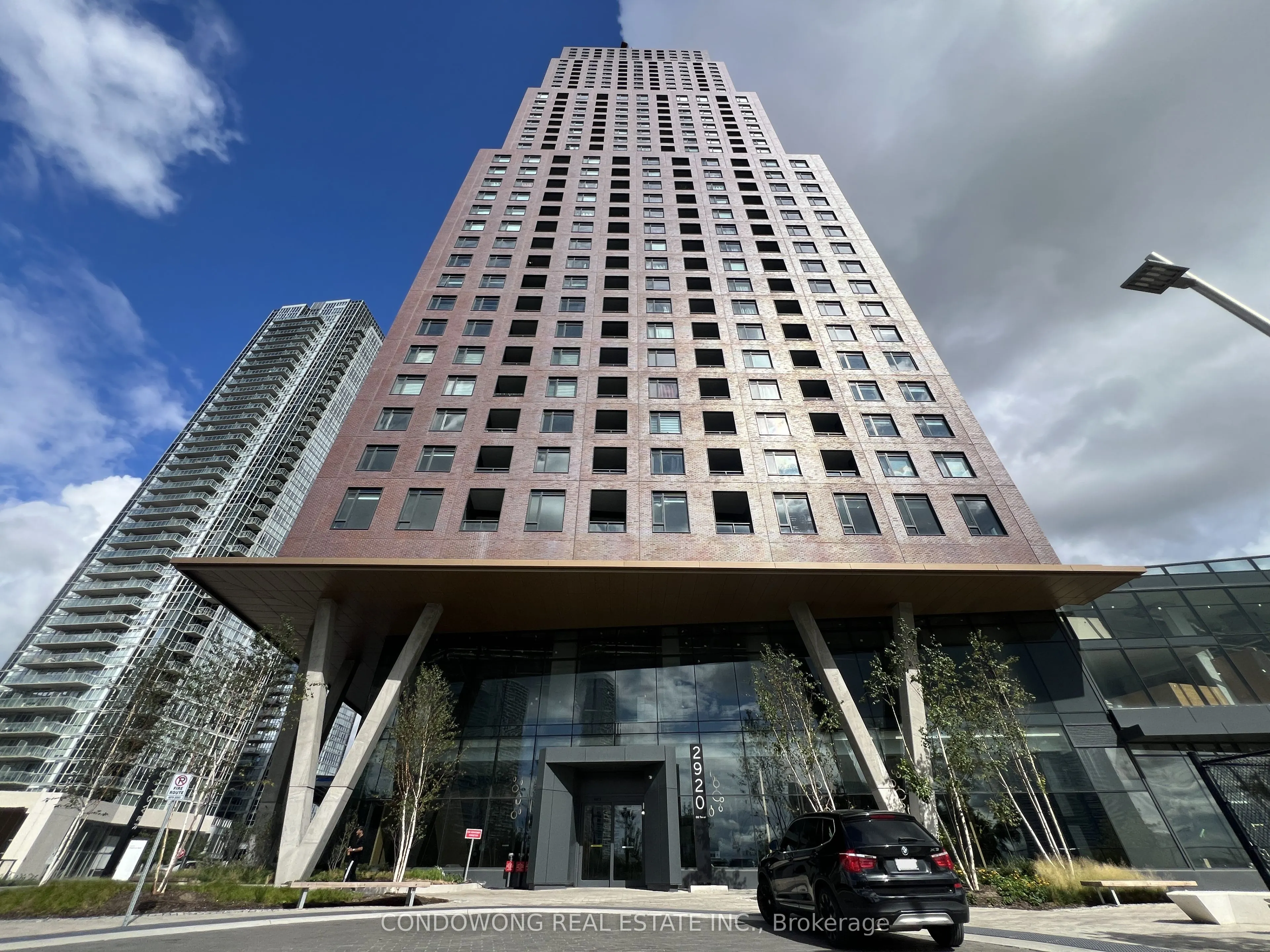 2920 Highway 7 Road, #2001