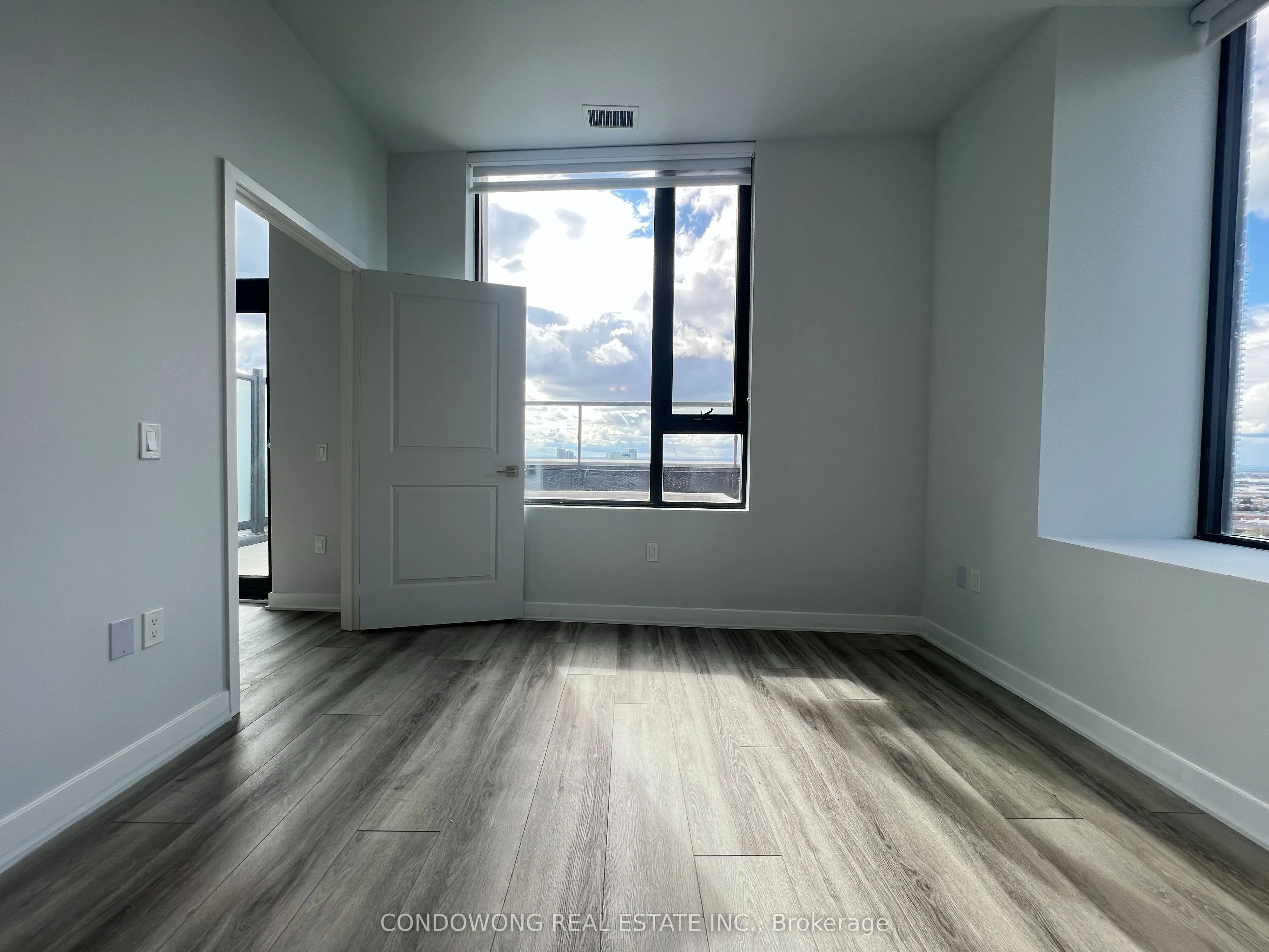 2920 Highway 7 Road, #2001