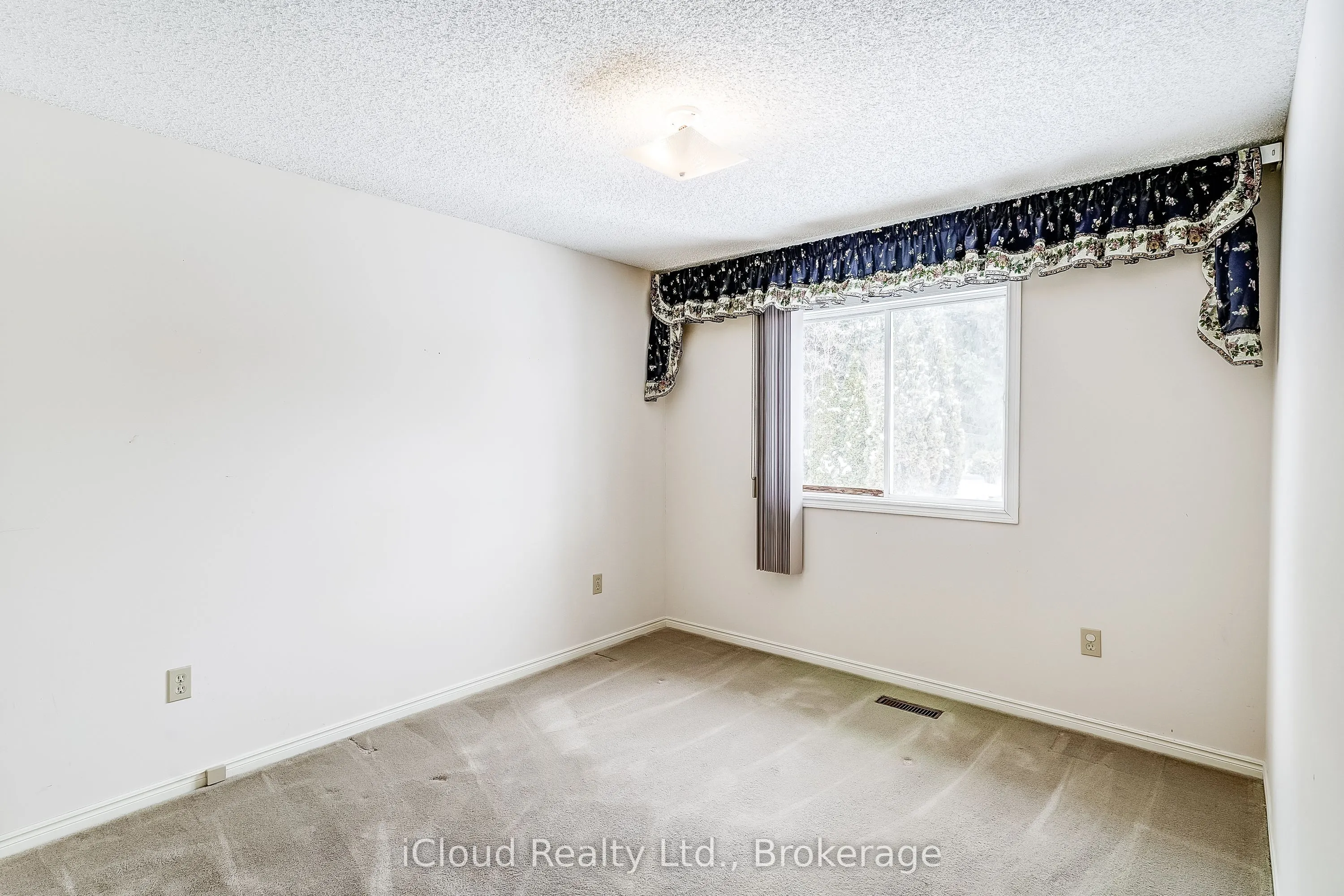 2 Balsam Ct Court S