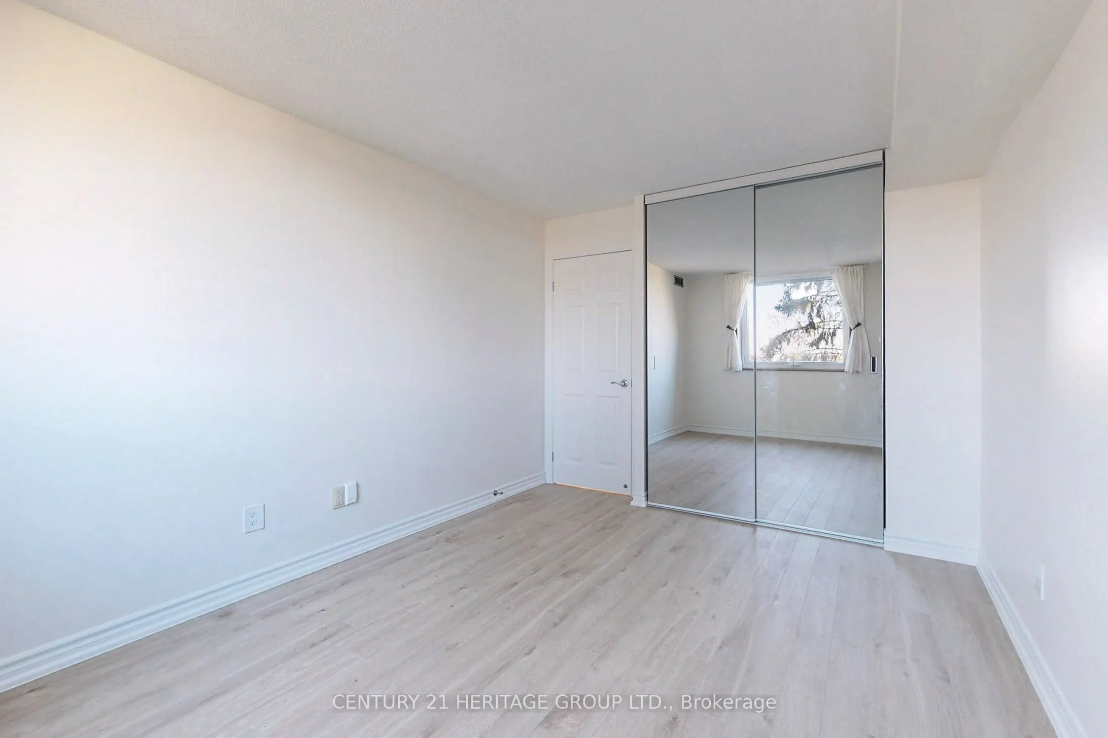 326 Major Mackenzie Drive E, #622