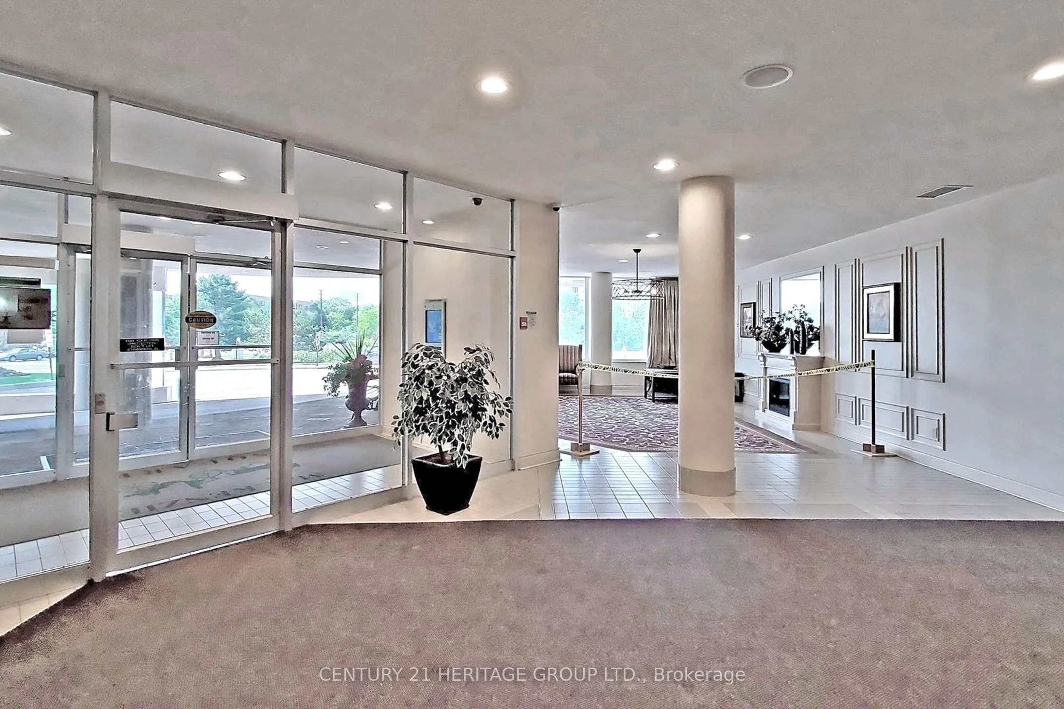 326 Major Mackenzie Drive E, #622