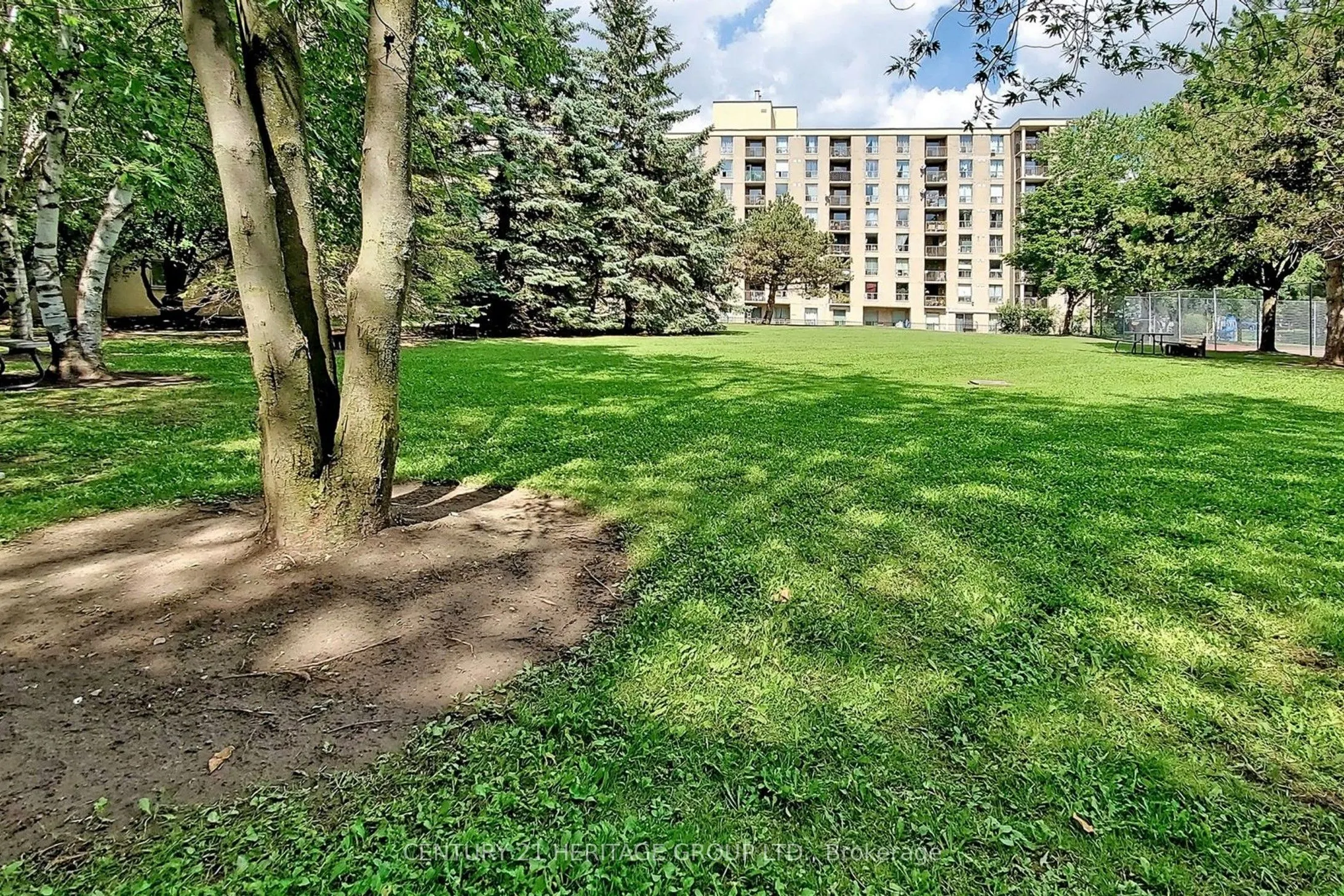 326 Major Mackenzie Drive E, #622