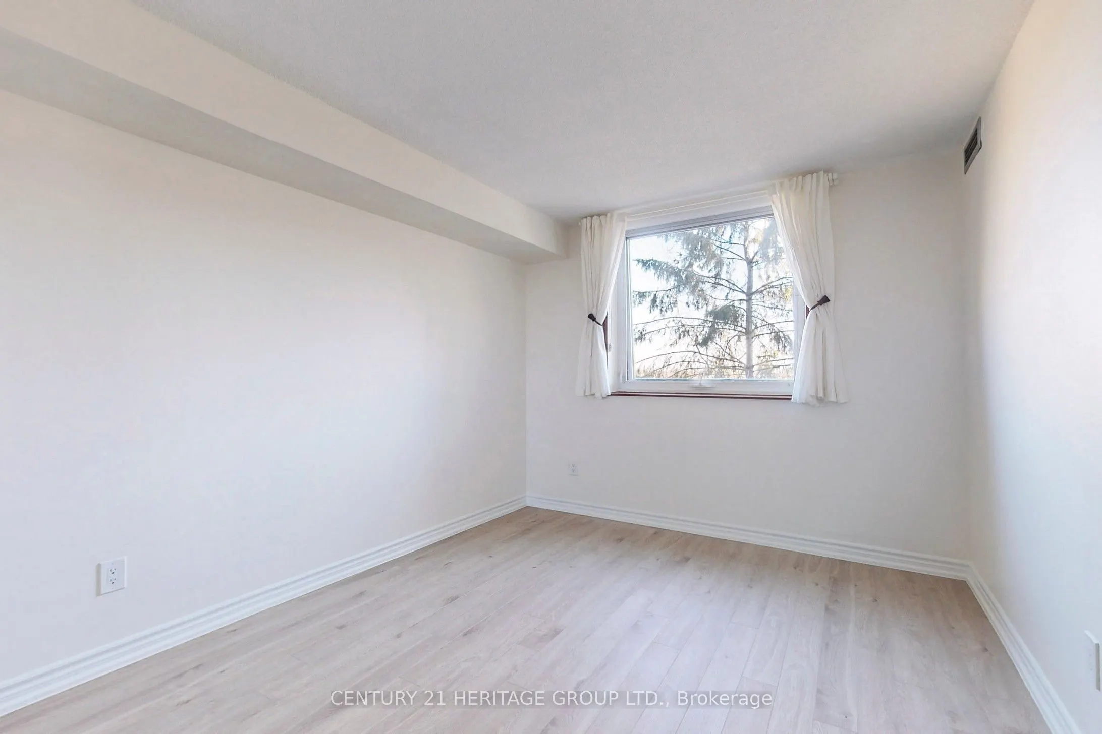 326 Major Mackenzie Drive E, #622