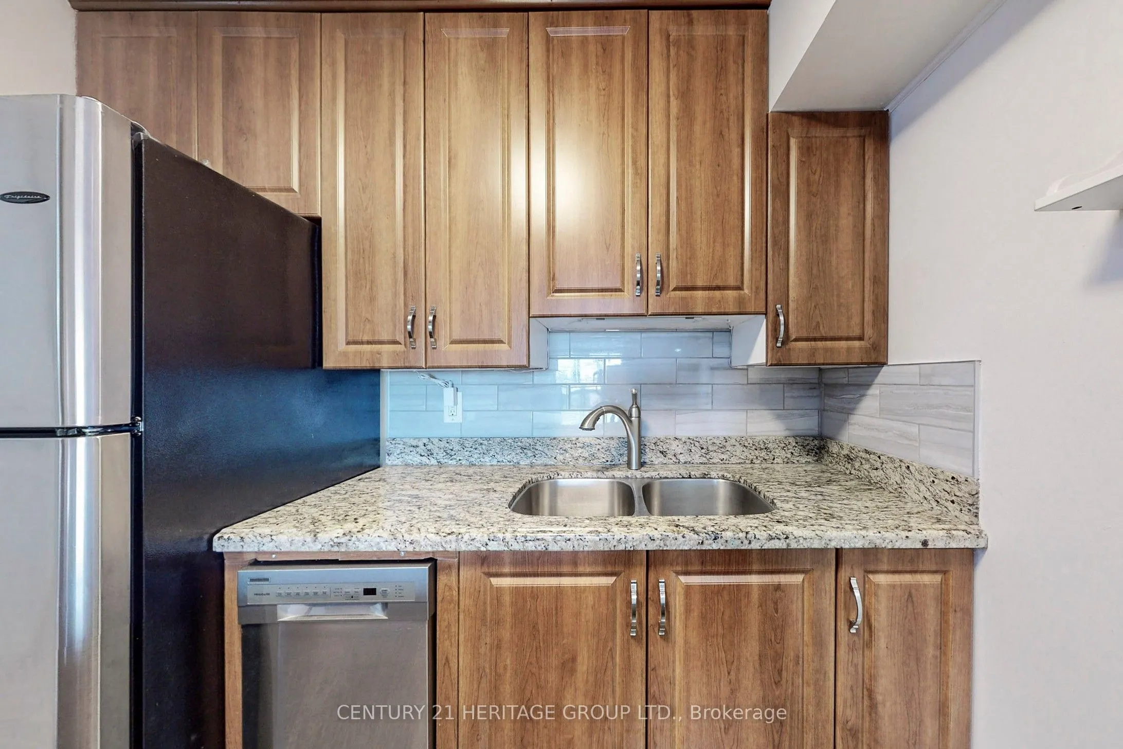 326 Major Mackenzie Drive E, #622