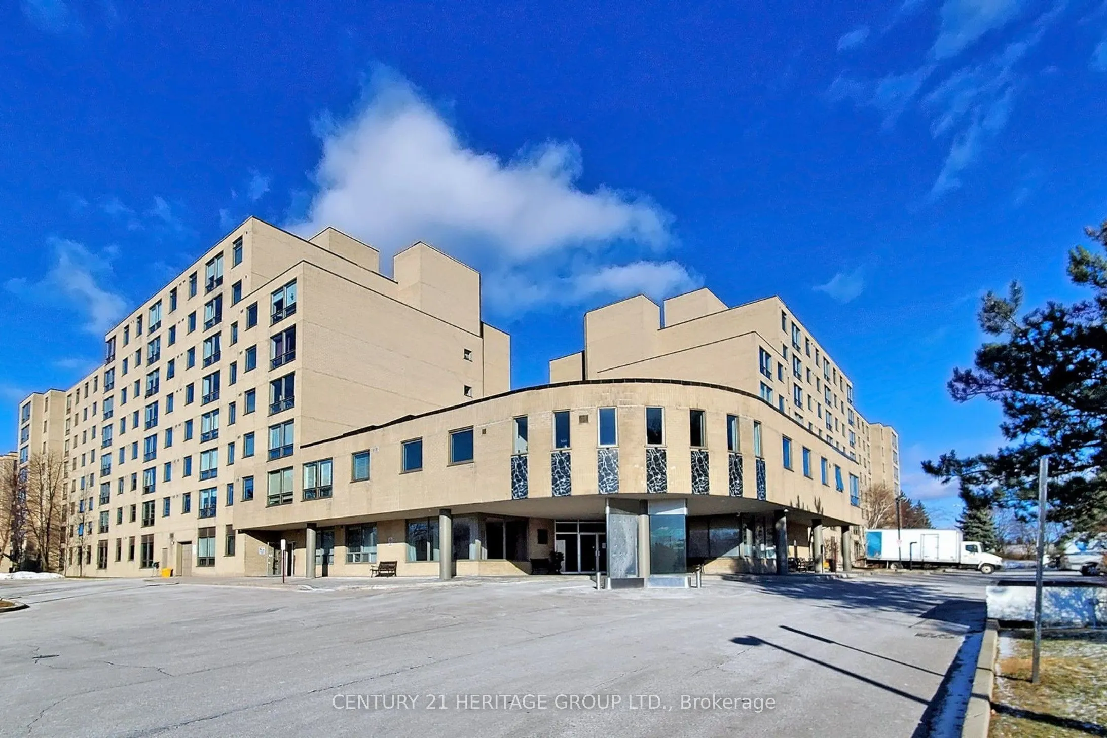 326 Major Mackenzie Drive E, #622