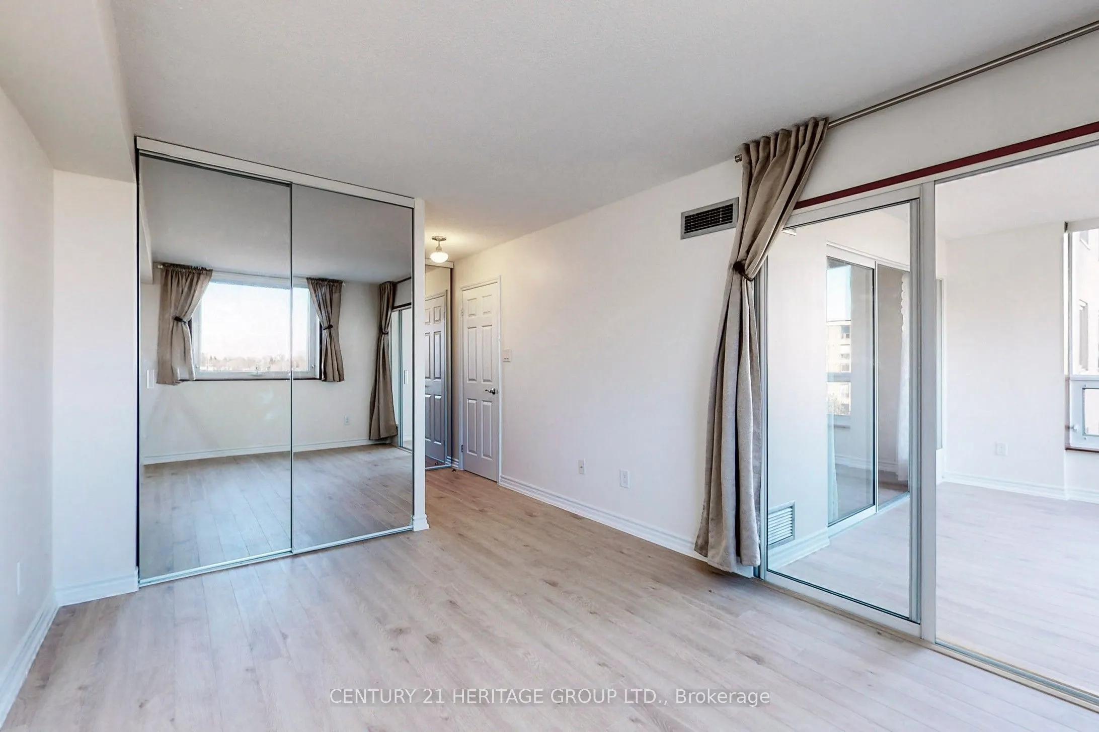 326 Major Mackenzie Drive E, #622