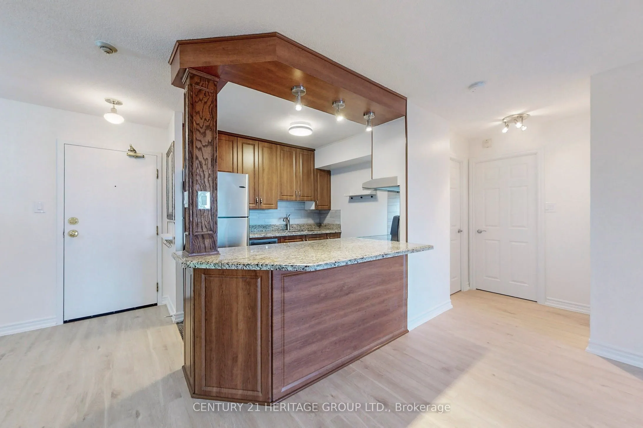 326 Major Mackenzie Drive E, #622