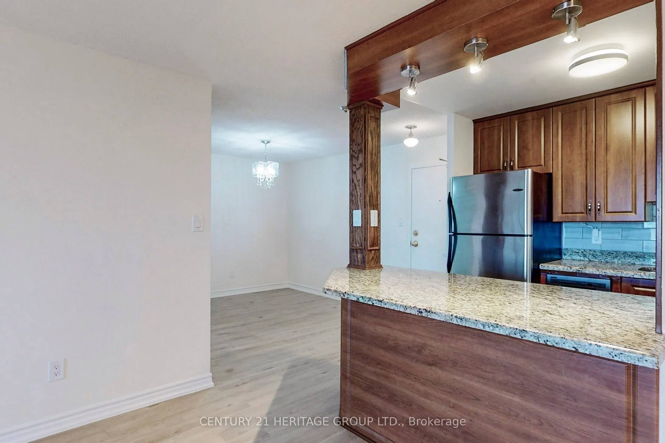 326 Major Mackenzie Drive E, #622