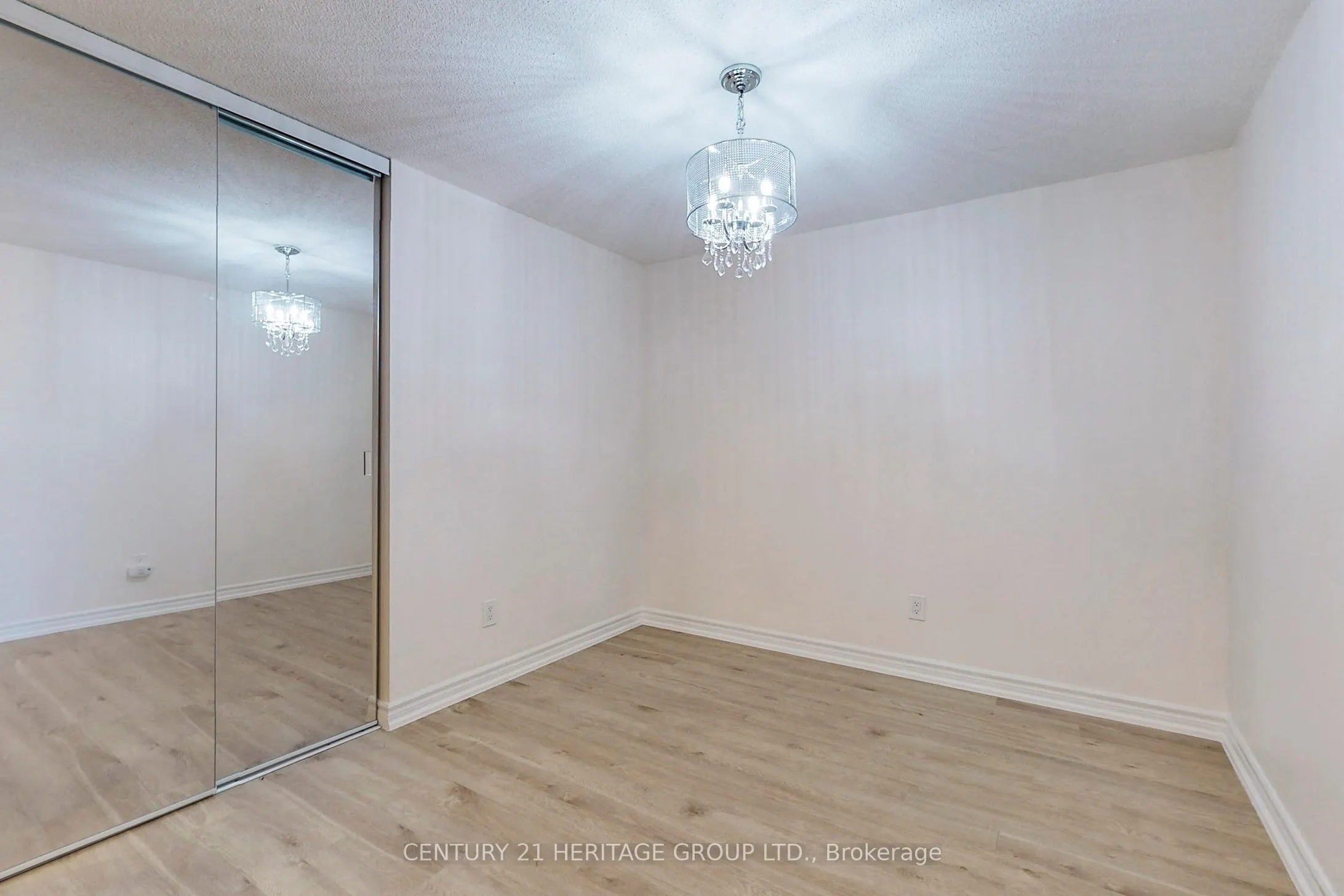 326 Major Mackenzie Drive E, #622